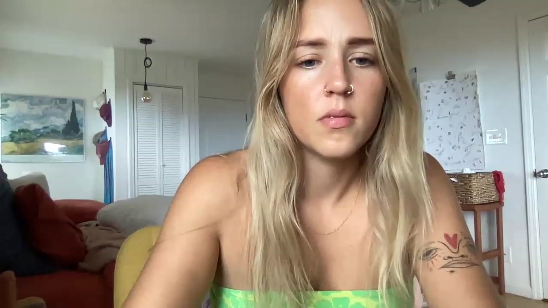 Gallery image thumbnail from InnocentIvy22's myfreecams stream on, 04/01/2023, 21:23 image 13 of 20