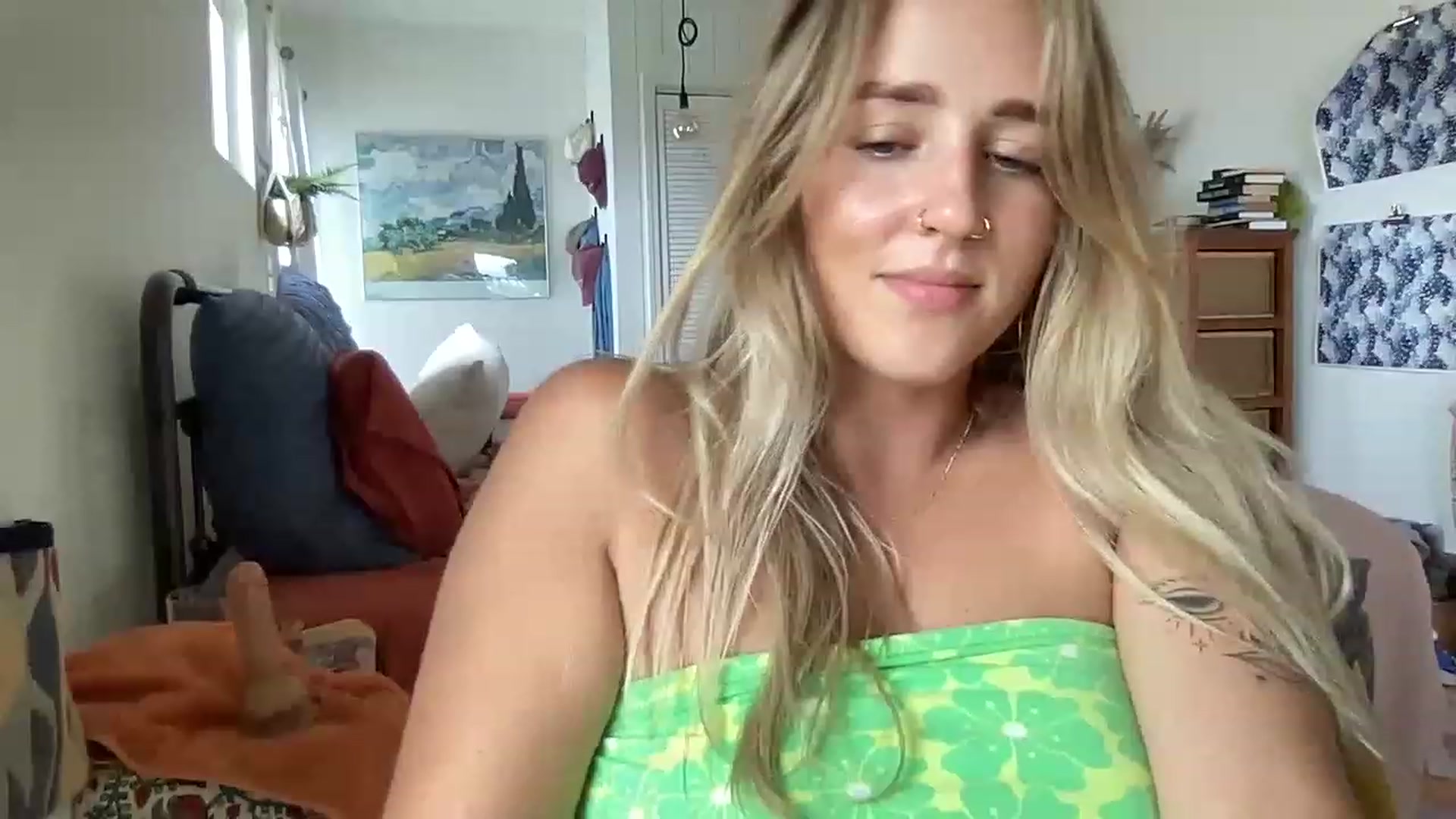 Gallery image thumbnail from InnocentIvy22's myfreecams stream on, 04/01/2023, 22:33 image 15 of 20
