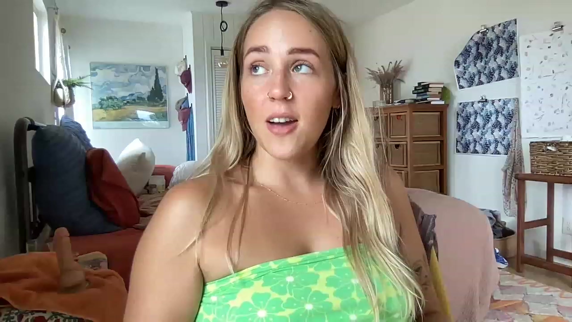 Gallery image thumbnail from InnocentIvy22's myfreecams stream on, 04/01/2023, 22:33 image 10 of 20