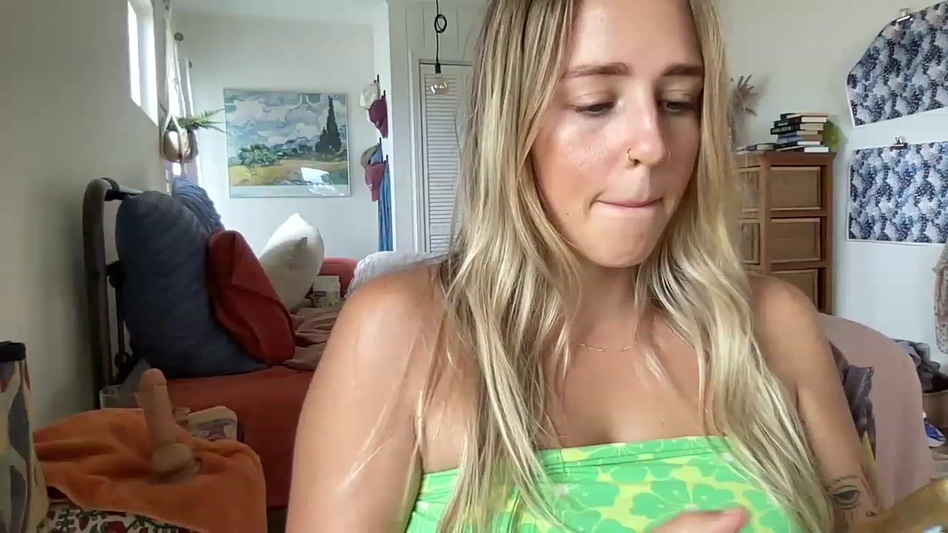 Gallery image thumbnail from InnocentIvy22's myfreecams stream on, 04/01/2023, 22:33 image 14 of 20
