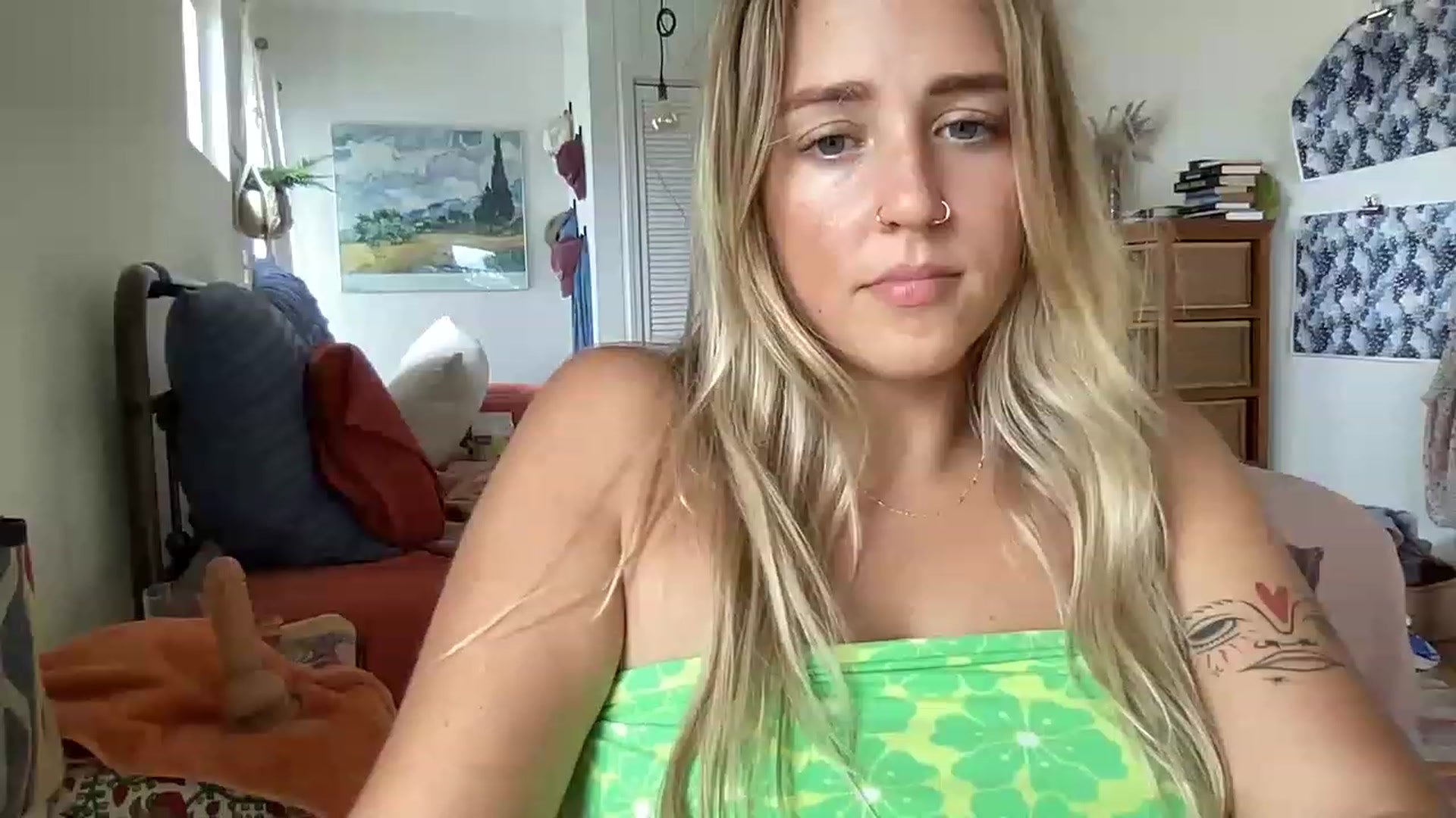 Gallery image thumbnail from InnocentIvy22's myfreecams stream on, 04/01/2023, 22:33 image 13 of 20