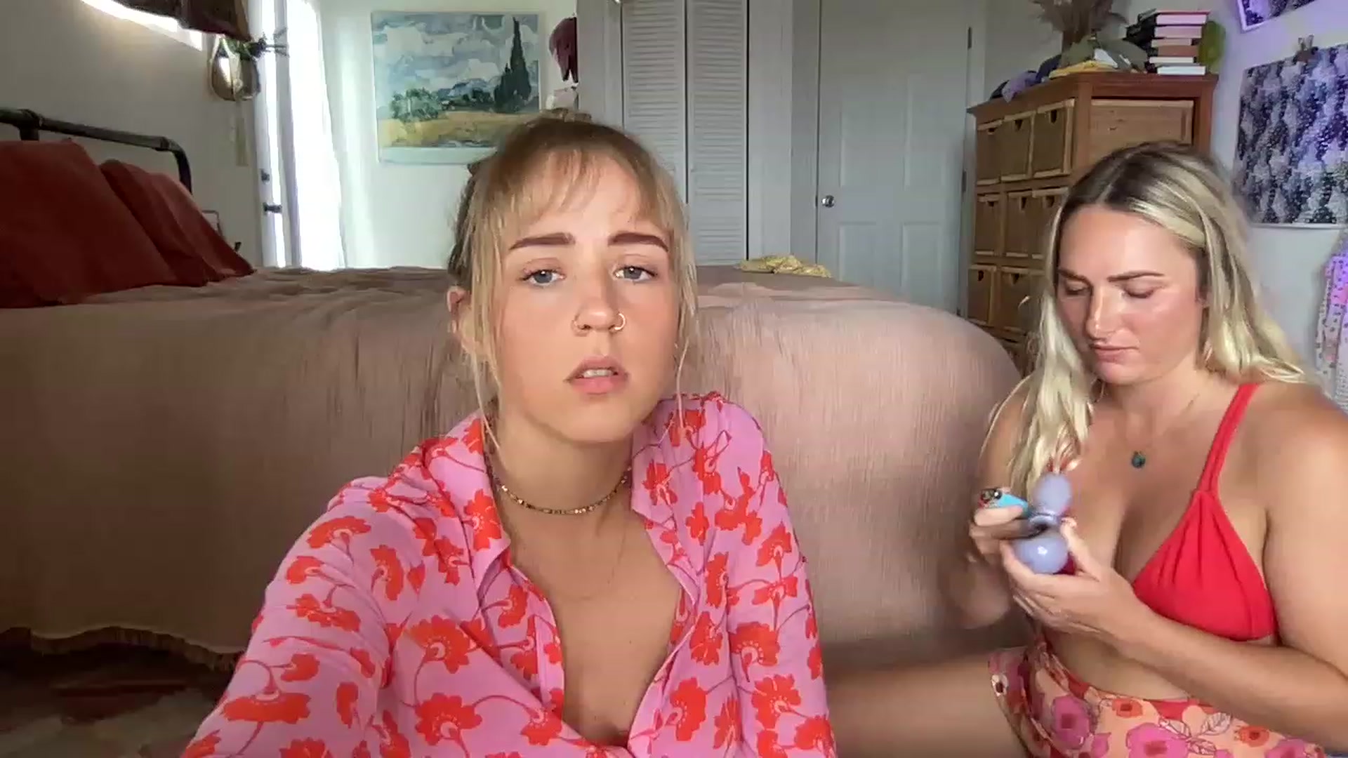 Gallery image thumbnail from InnocentIvy22's myfreecams stream on, 04/12/2023, 24:01 image 17 of 20