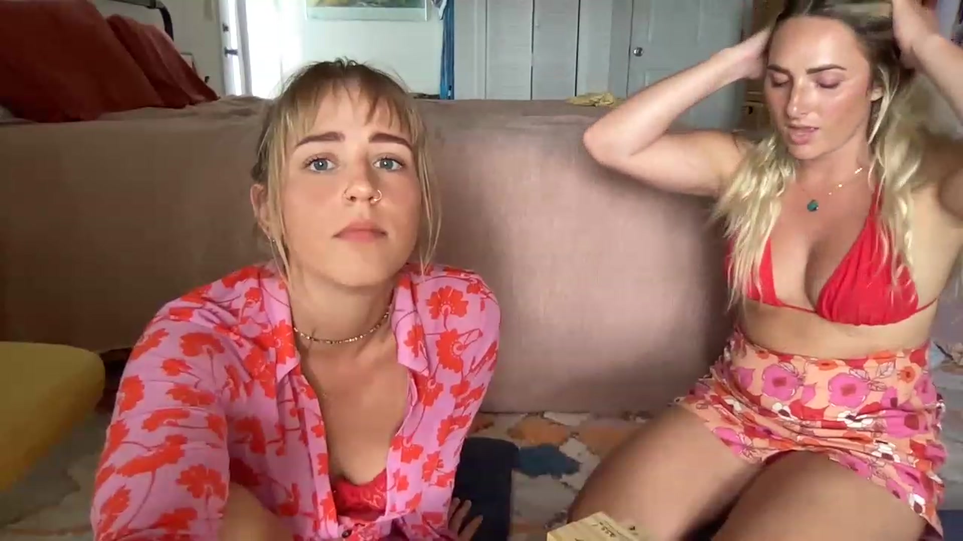 Gallery image thumbnail from InnocentIvy22's myfreecams stream on, 04/12/2023, 01:21 image 12 of 20