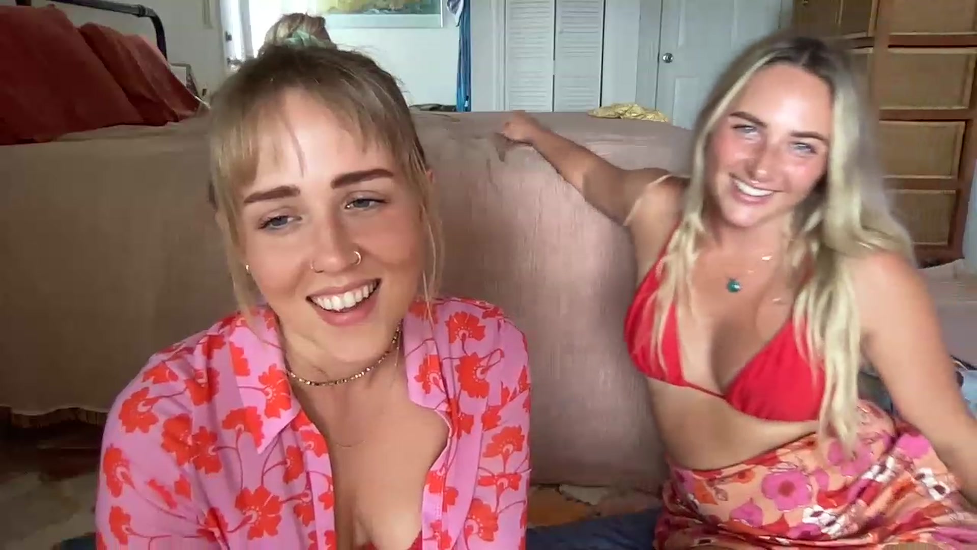 Gallery image thumbnail from InnocentIvy22's myfreecams stream on, 04/12/2023, 01:21 image 16 of 20