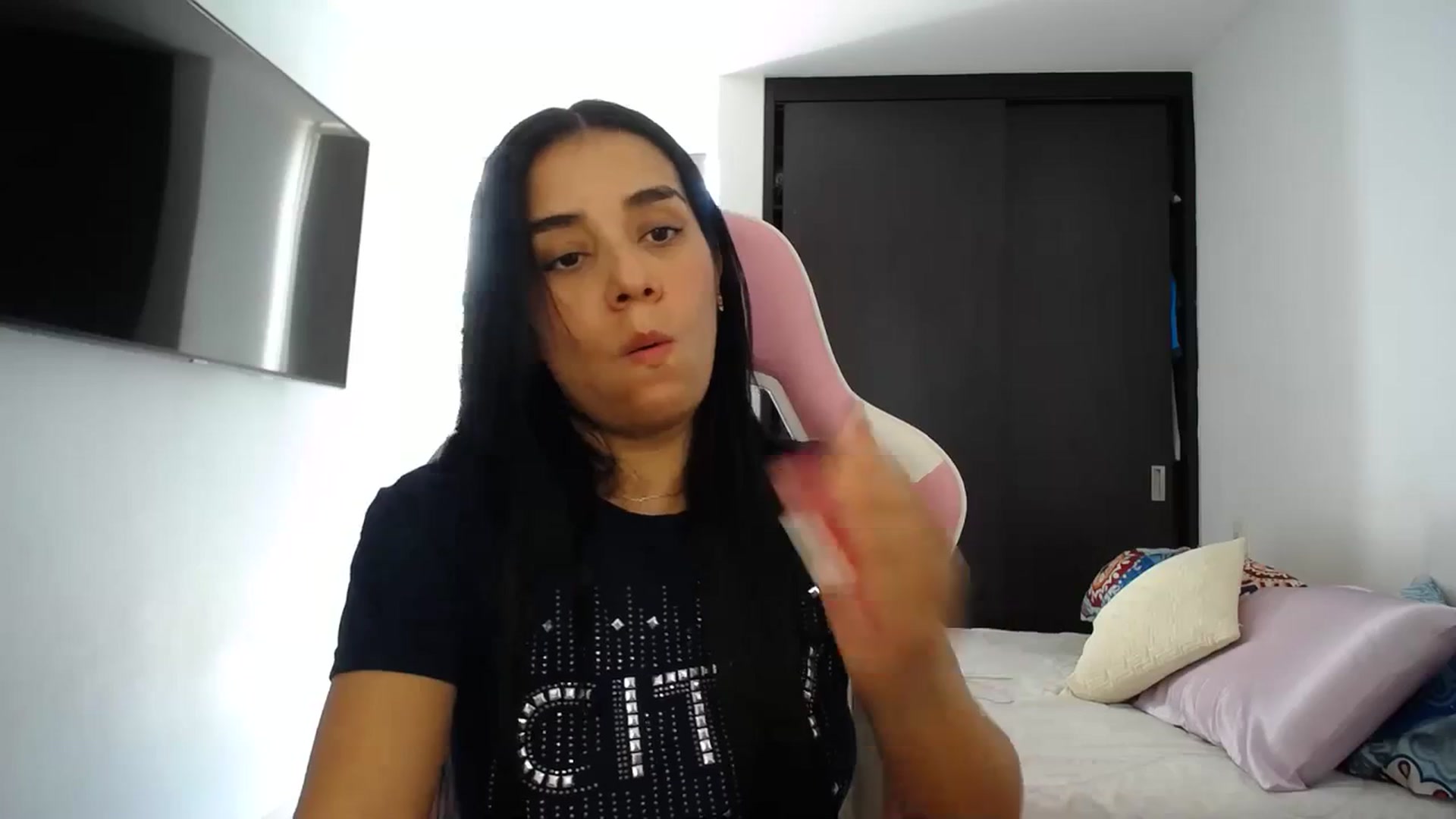 Gallery image thumbnail from InnocentJen's myfreecams stream on, 12/11/2023, 14:17 image 13 of 20