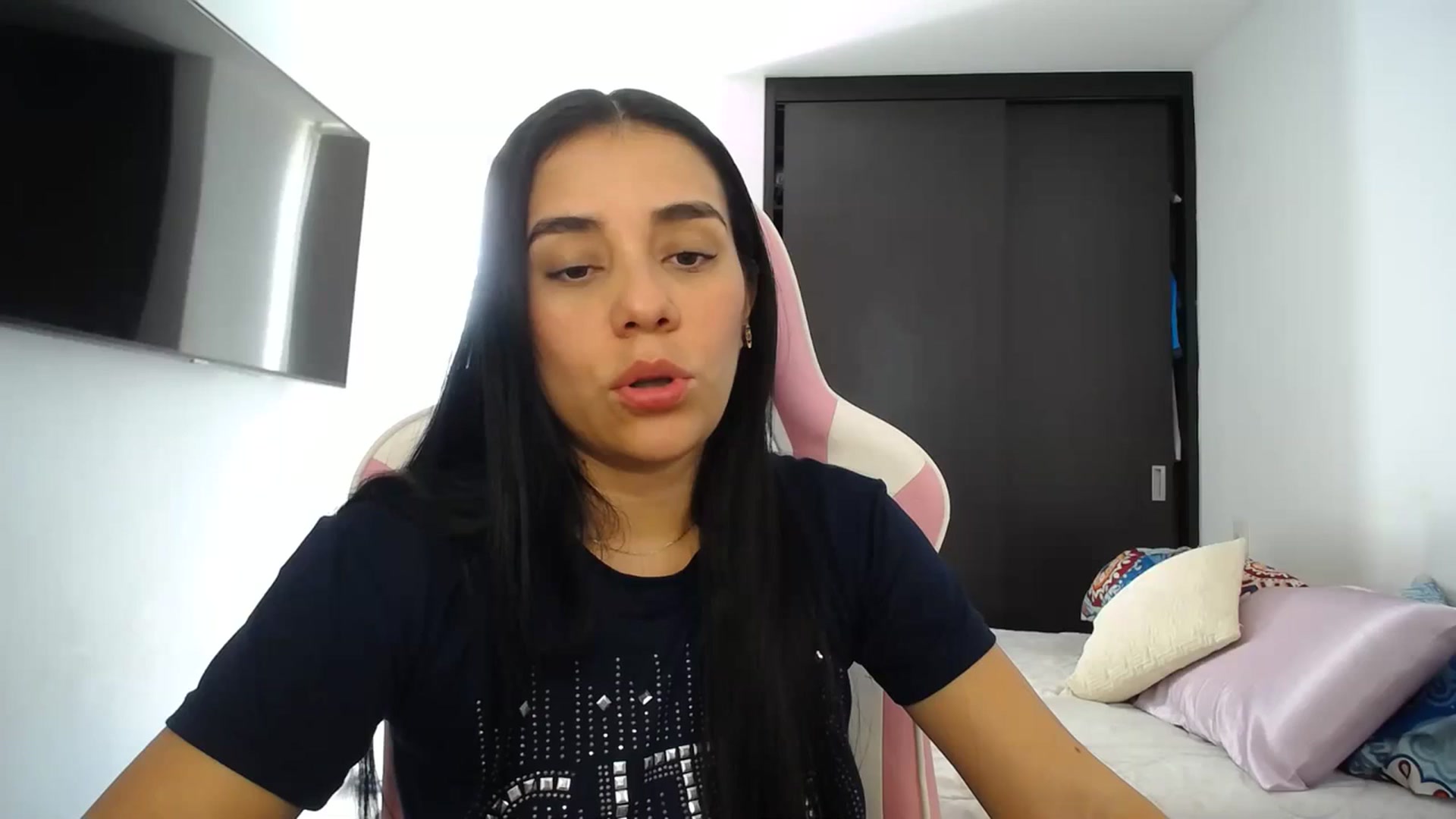 Gallery image thumbnail from InnocentJen's myfreecams stream on, 12/11/2023, 14:17 image 9 of 20
