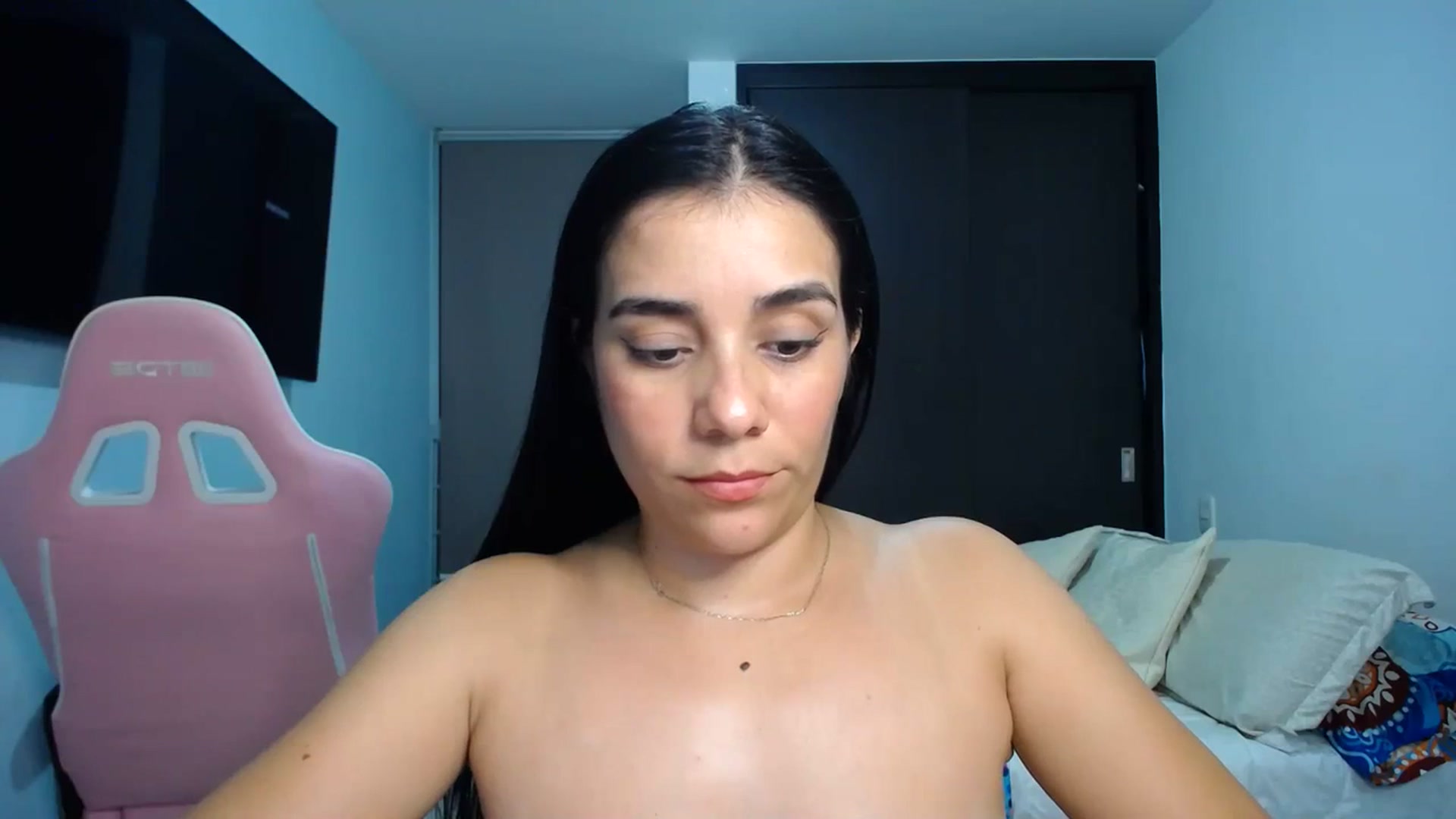 Gallery image thumbnail from InnocentJen's myfreecams stream on, 12/21/2023, 24:24 image 18 of 20