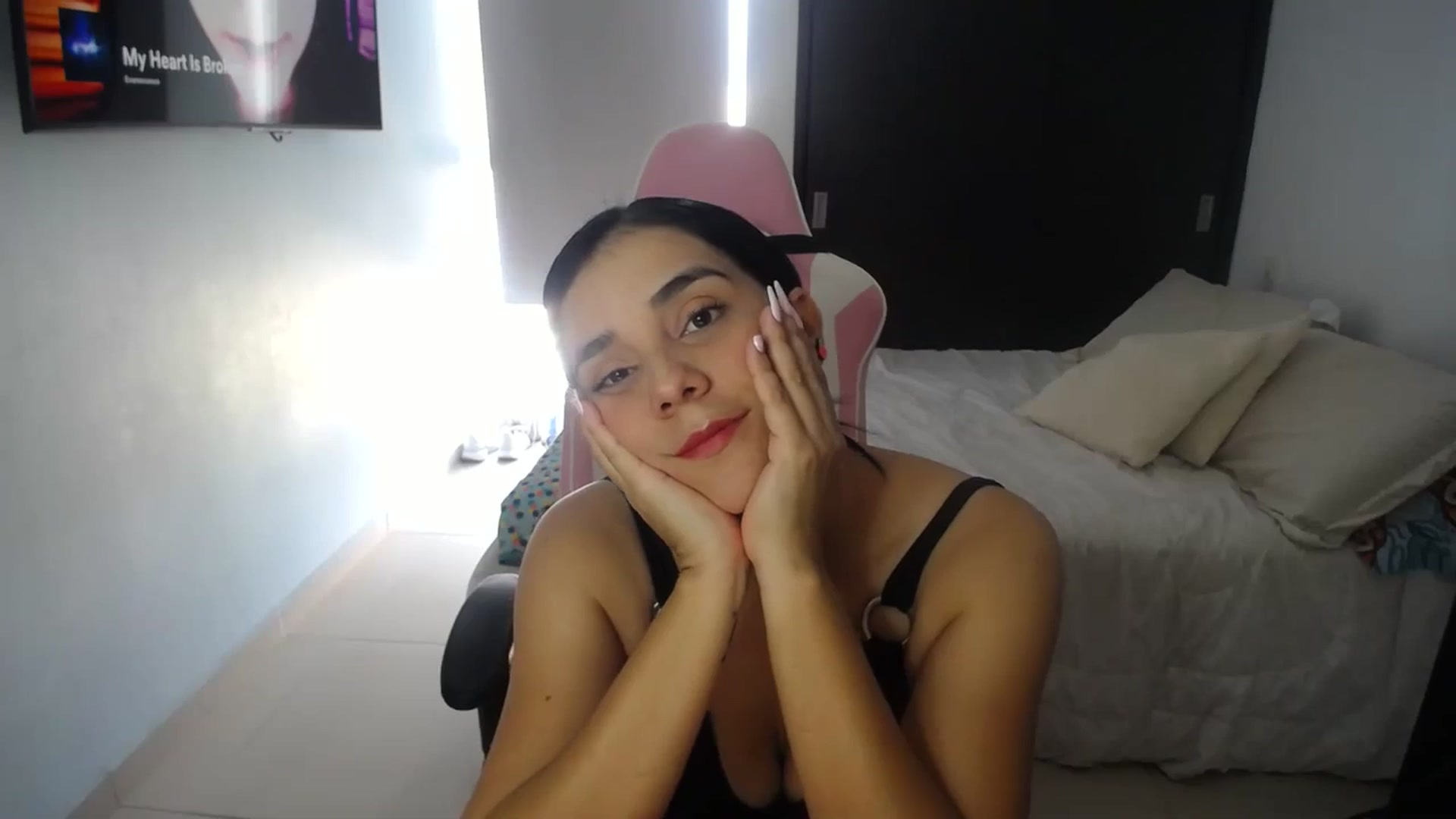 Gallery image thumbnail from InnocentJen's myfreecams stream on, 01/07/2024, 21:10 image 3 of 20