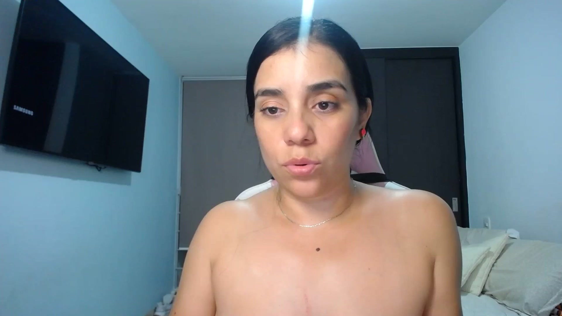 Gallery image thumbnail from InnocentJen's myfreecams stream on, 01/08/2024, 24:26 image 16 of 20