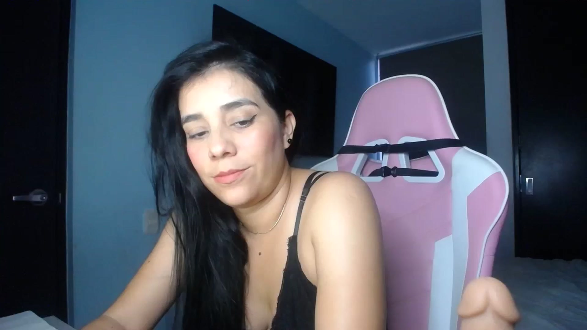 Gallery image thumbnail from InnocentJen's myfreecams stream on, 01/11/2024, 23:15 image 7 of 20