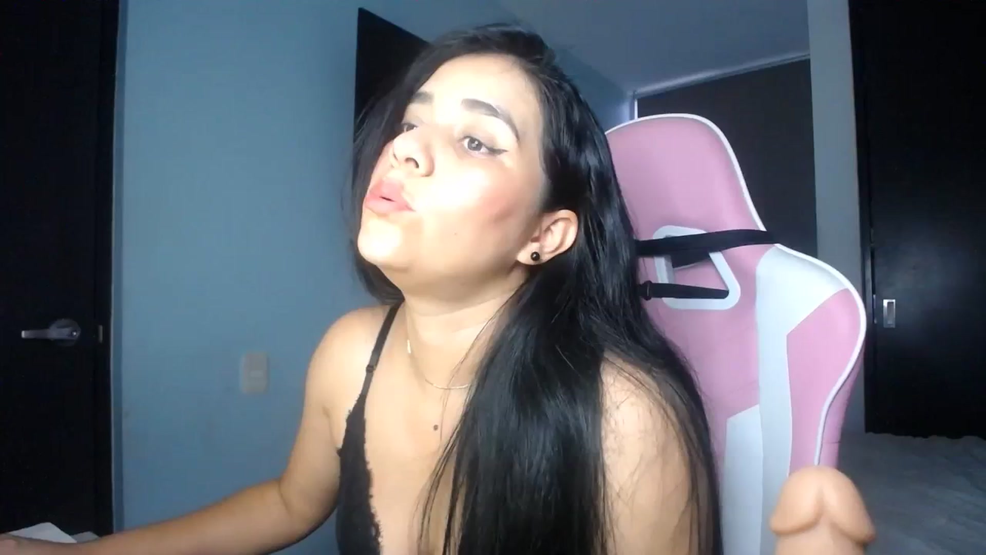 Gallery image thumbnail from InnocentJen's myfreecams stream on, 01/11/2024, 23:15 image 5 of 20