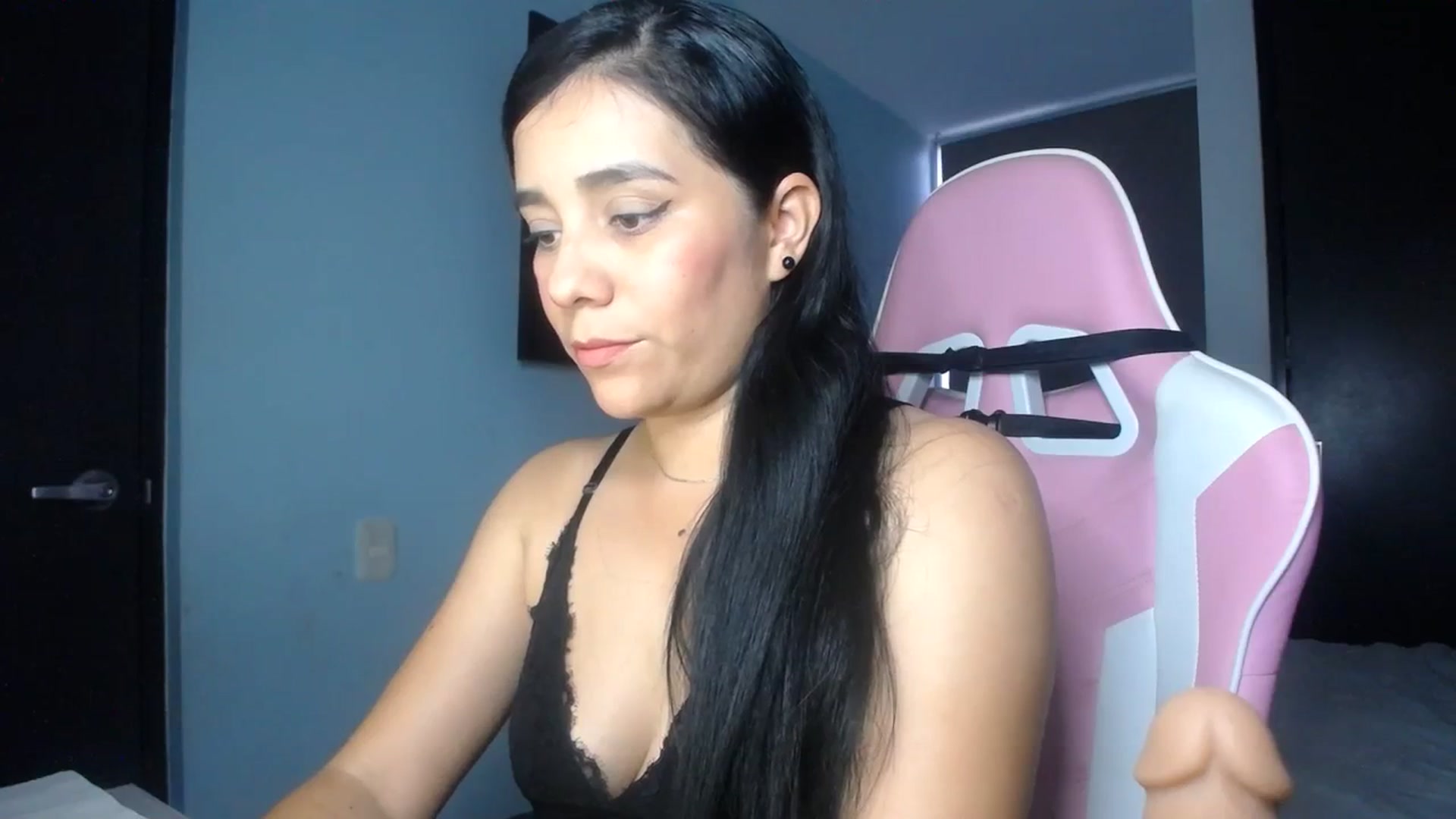 Gallery image thumbnail from InnocentJen's myfreecams stream on, 01/11/2024, 23:15 image 3 of 20