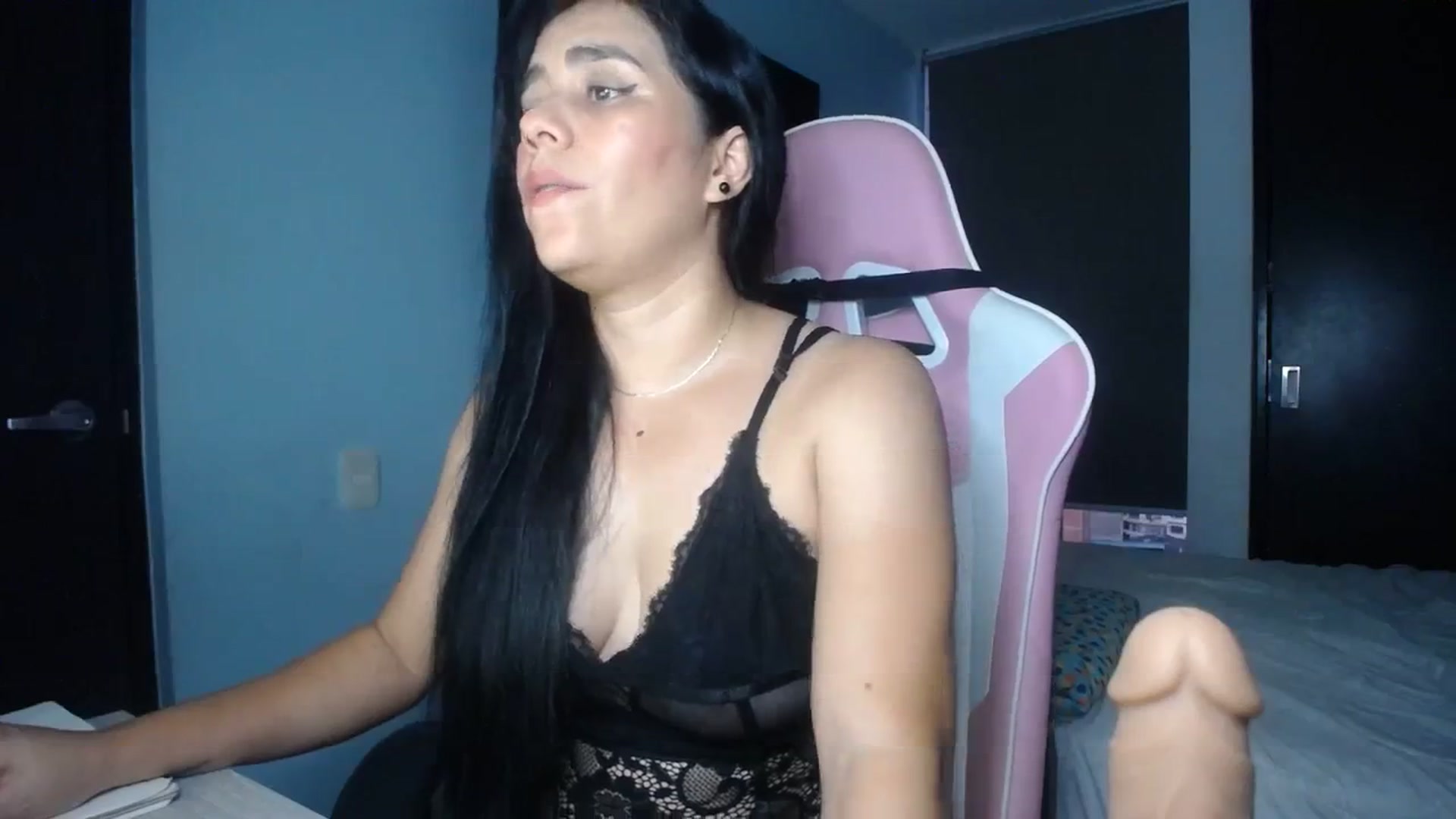 Gallery image thumbnail from InnocentJen's myfreecams stream on, 01/11/2024, 23:15 image 13 of 20