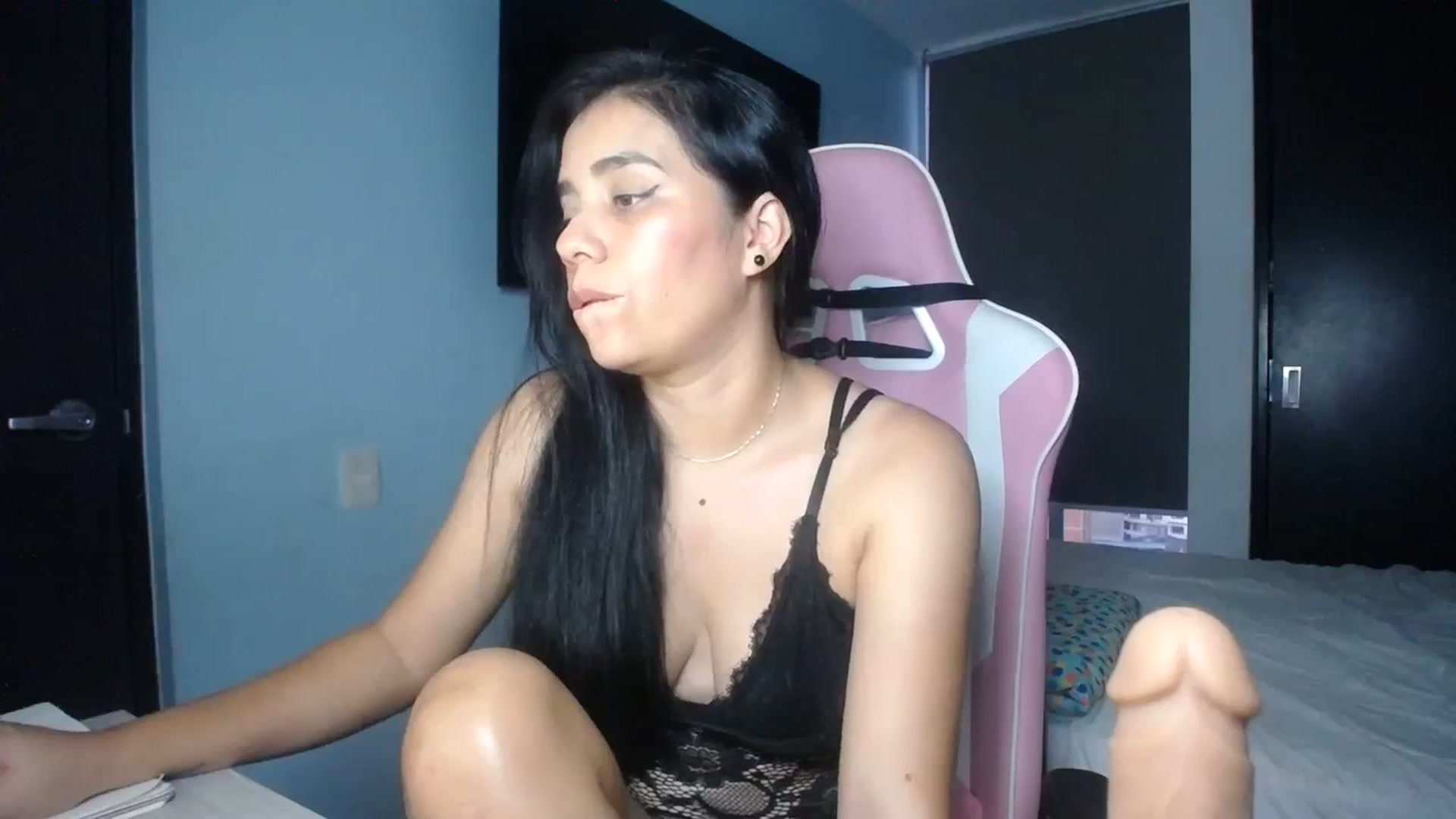 Gallery image thumbnail from InnocentJen's myfreecams stream on, 01/11/2024, 23:15 image 11 of 20