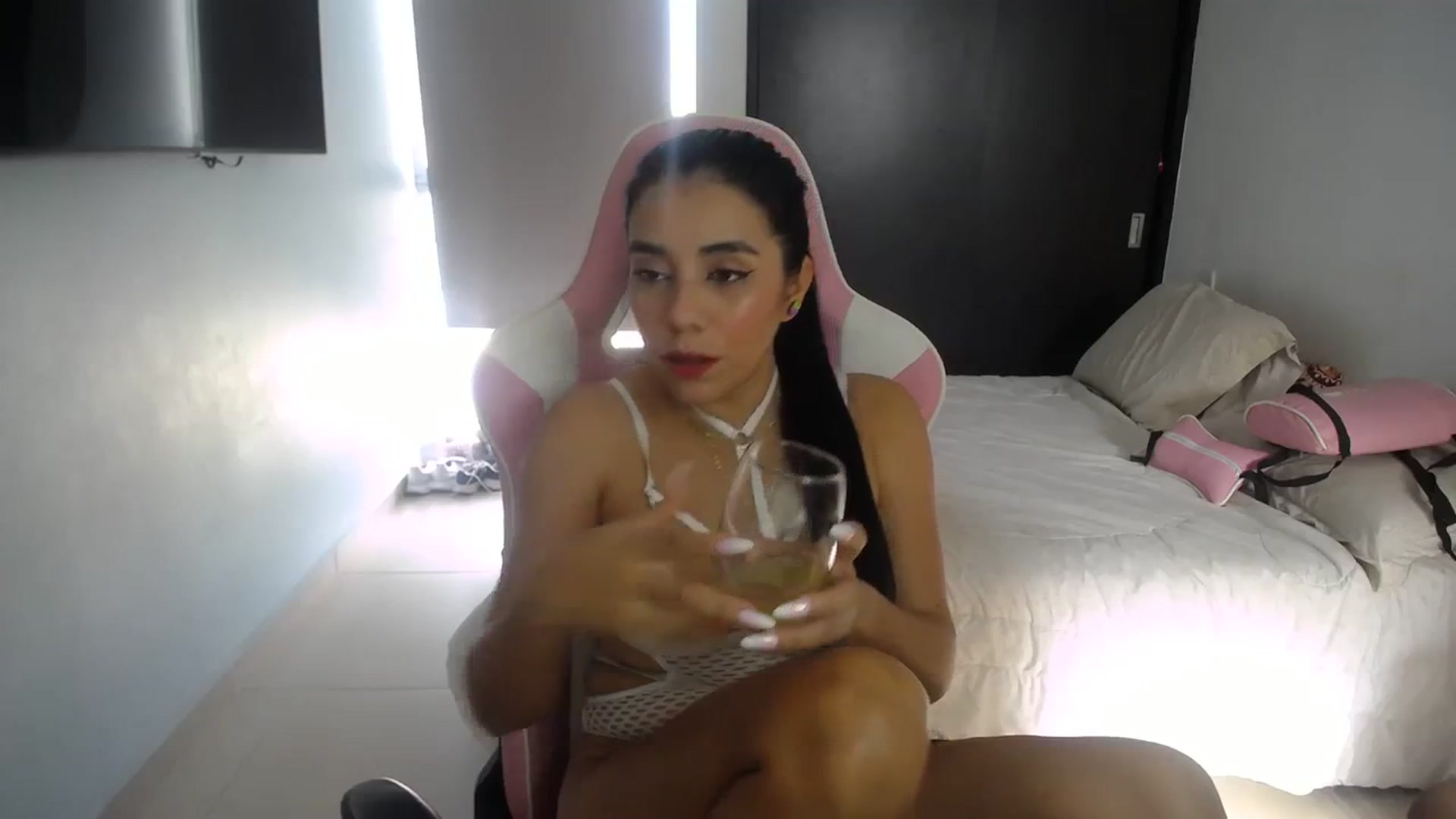 Gallery image thumbnail from InnocentJen's myfreecams stream on, 01/16/2024, 20:41 image 20 of 20