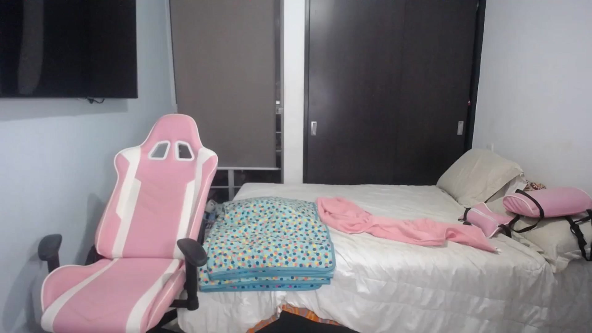 Gallery image thumbnail from InnocentJen's myfreecams stream on, 01/16/2024, 23:39 image 7 of 20