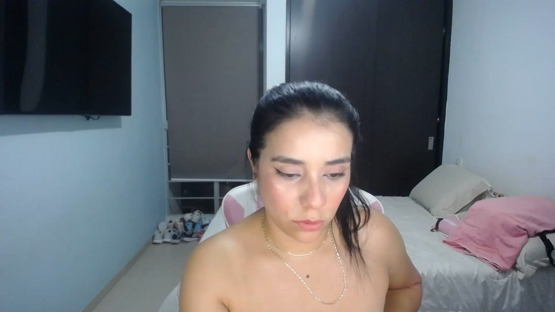 Gallery image thumbnail from InnocentJen's myfreecams stream on, 01/17/2024, 24:23 image 1 of 20