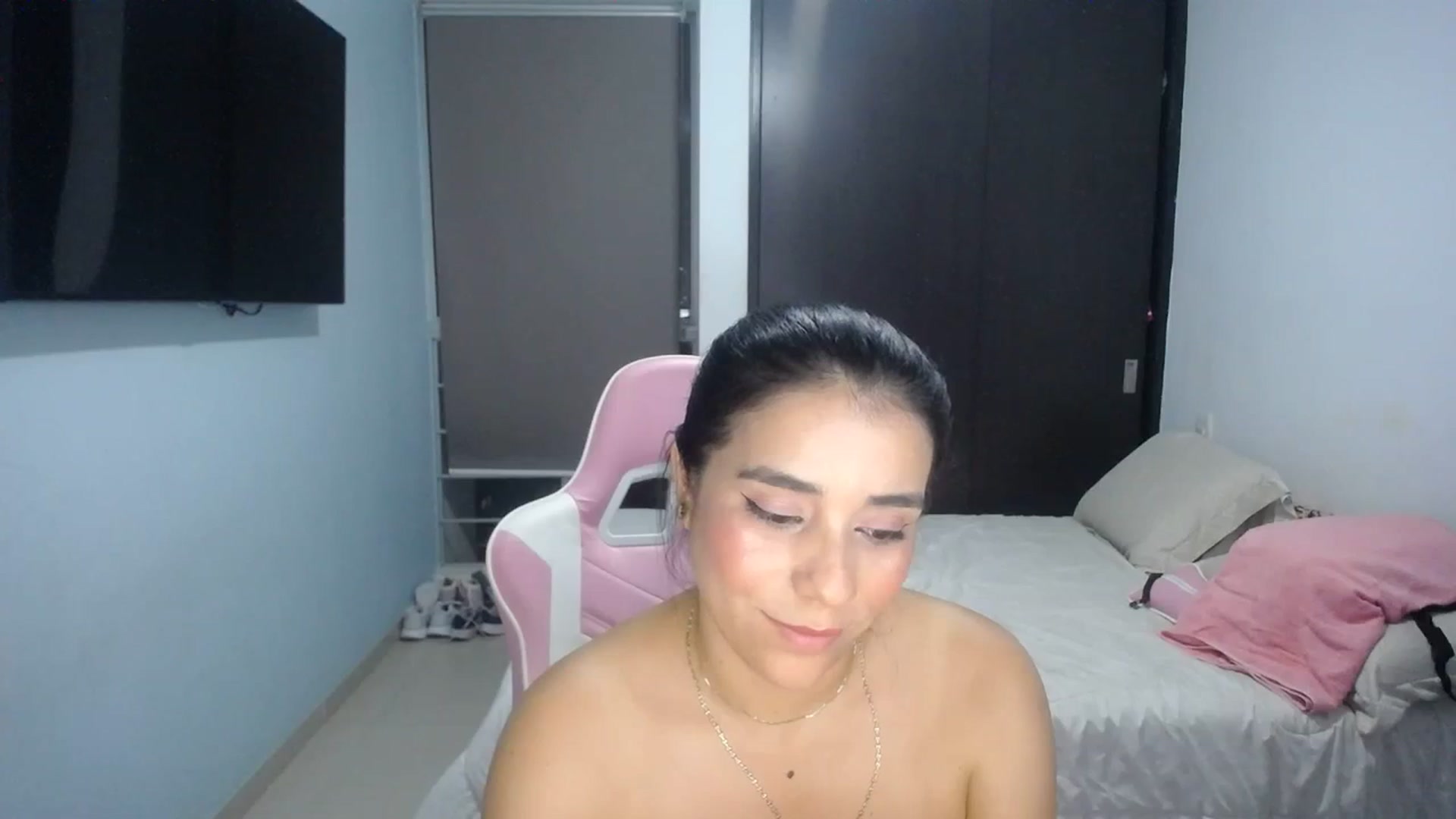 Gallery image thumbnail from InnocentJen's myfreecams stream on, 01/17/2024, 24:23 image 10 of 20