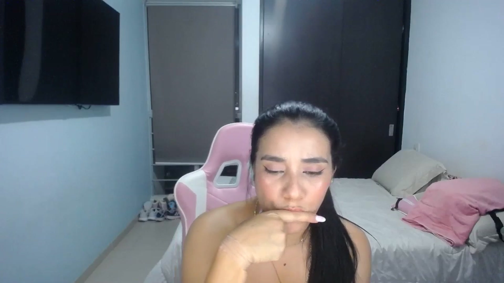 Gallery image thumbnail from InnocentJen's myfreecams stream on, 01/17/2024, 24:23 image 5 of 20