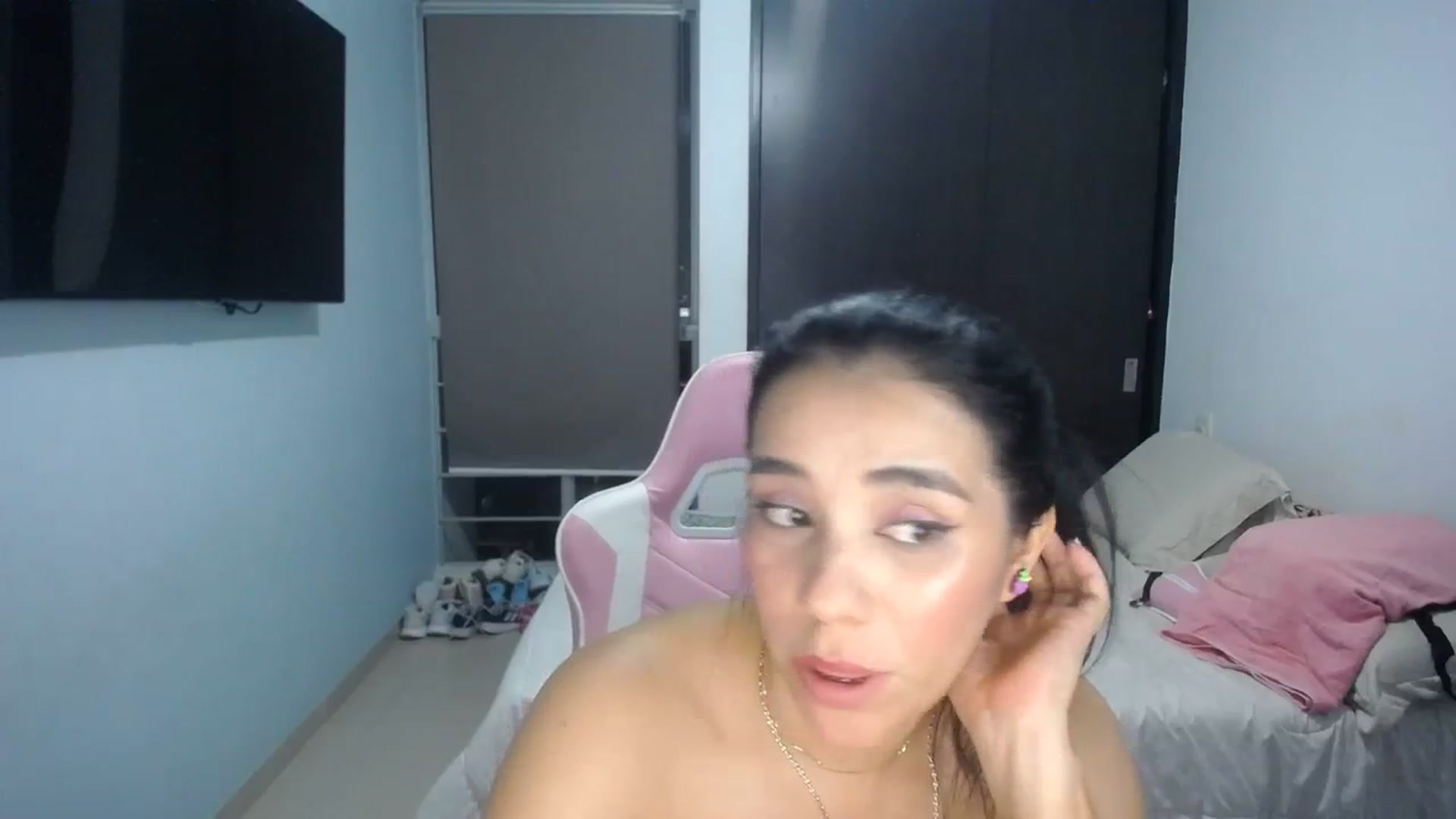 Gallery image thumbnail from InnocentJen's myfreecams stream on, 01/17/2024, 24:23 image 3 of 20