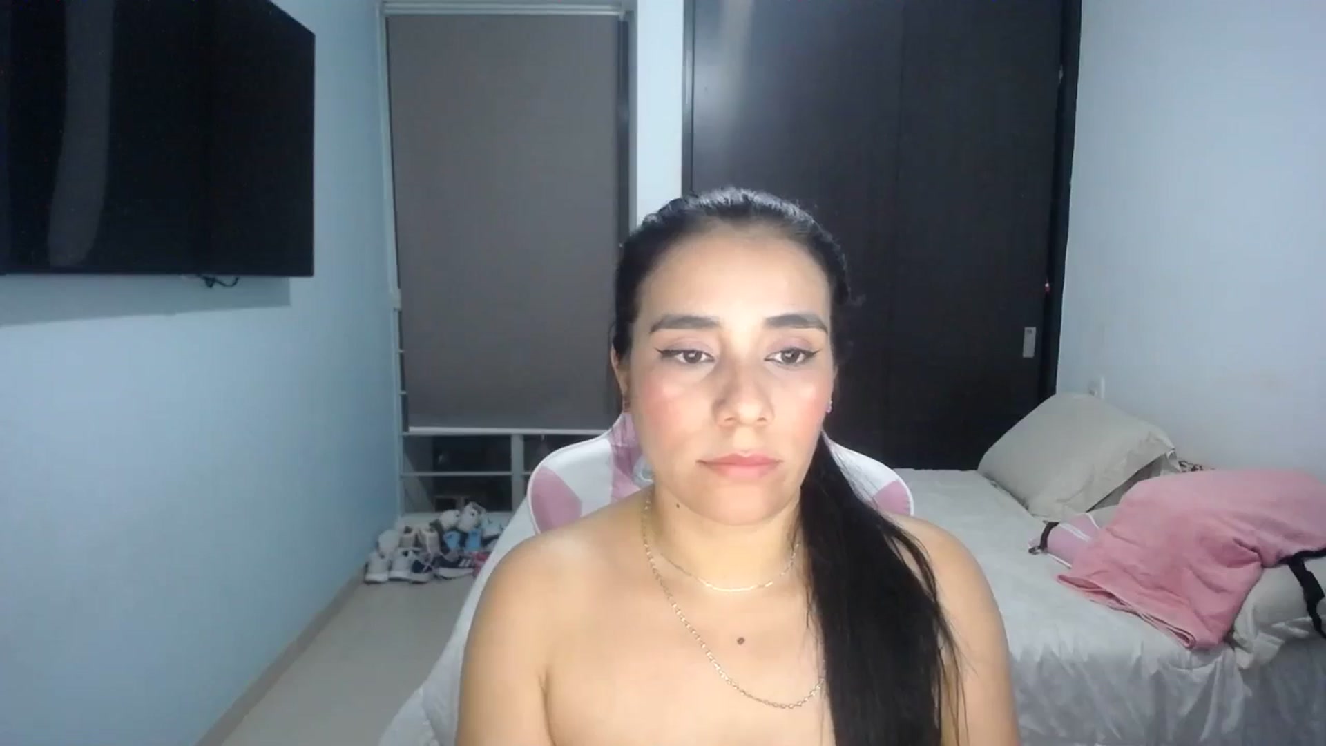Gallery image thumbnail from InnocentJen's myfreecams stream on, 01/17/2024, 24:23 image 6 of 20