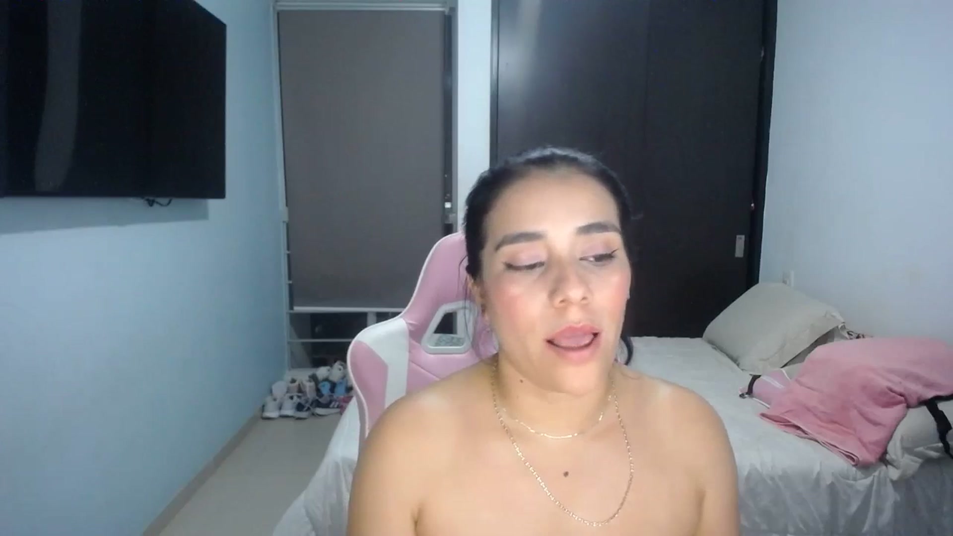 Gallery image thumbnail from InnocentJen's myfreecams stream on, 01/17/2024, 24:23 image 16 of 20