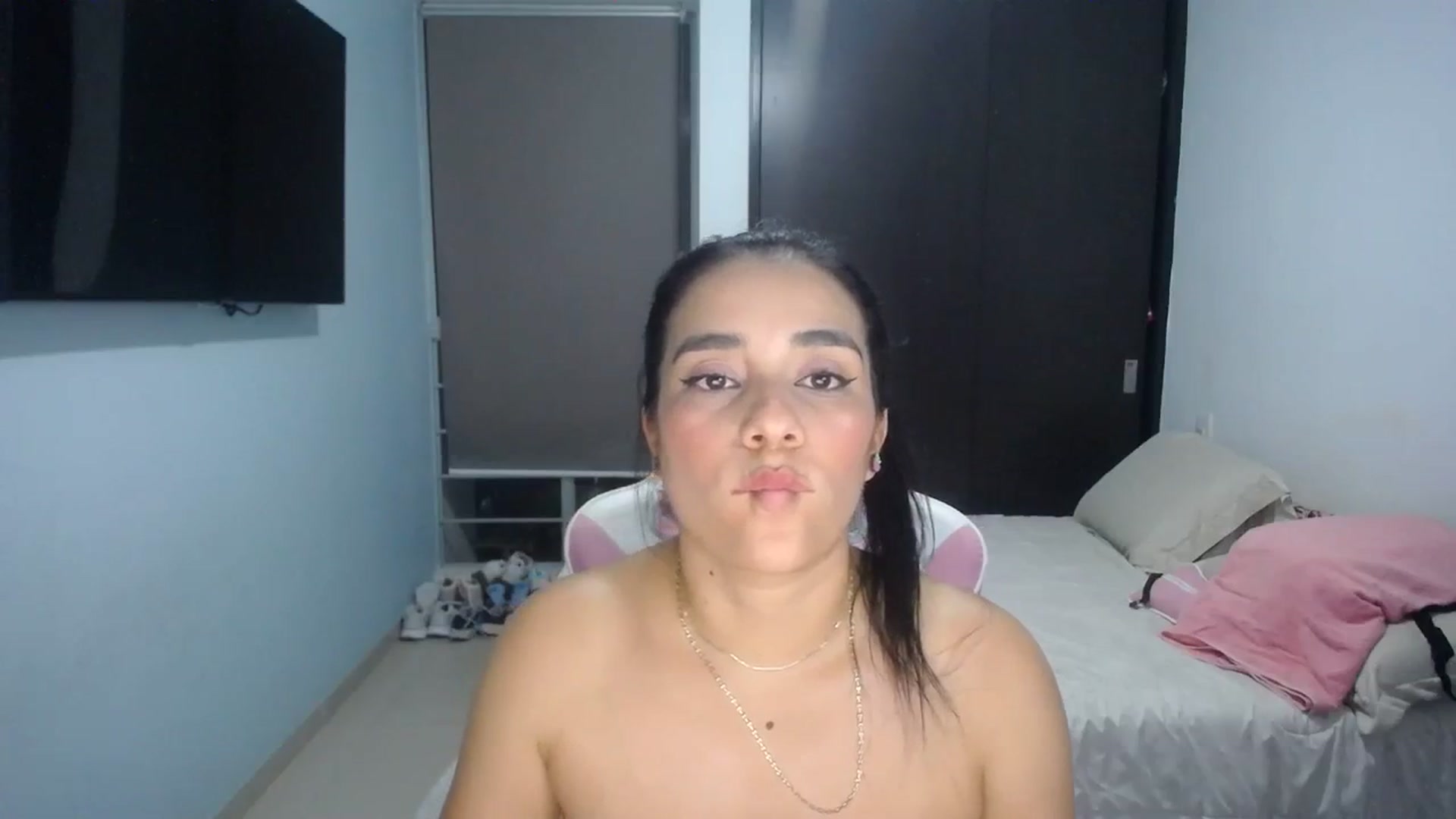 Gallery image thumbnail from InnocentJen's myfreecams stream on, 01/17/2024, 24:23 image 2 of 20