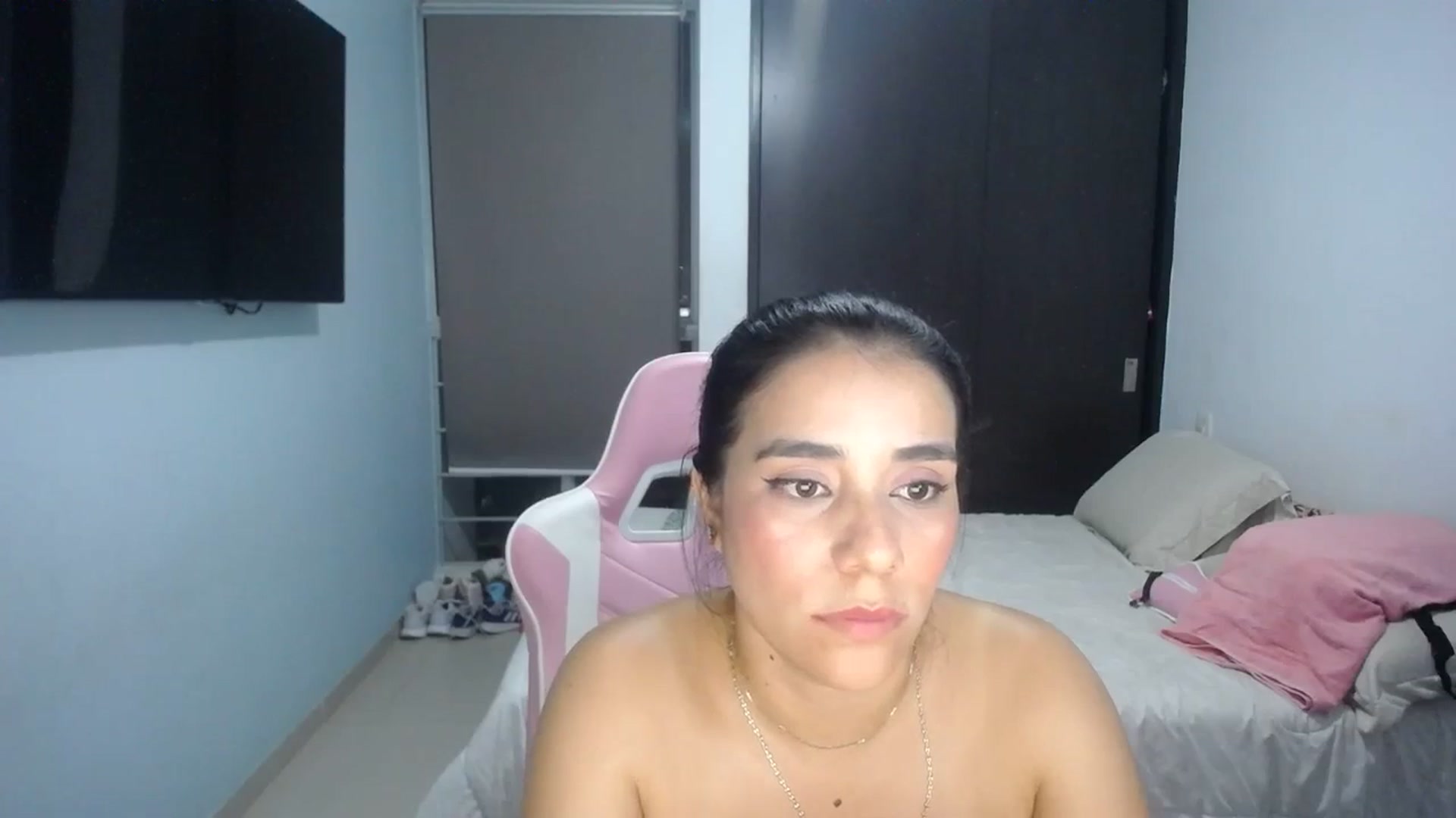 Gallery image thumbnail from InnocentJen's myfreecams stream on, 01/17/2024, 24:23 image 12 of 20