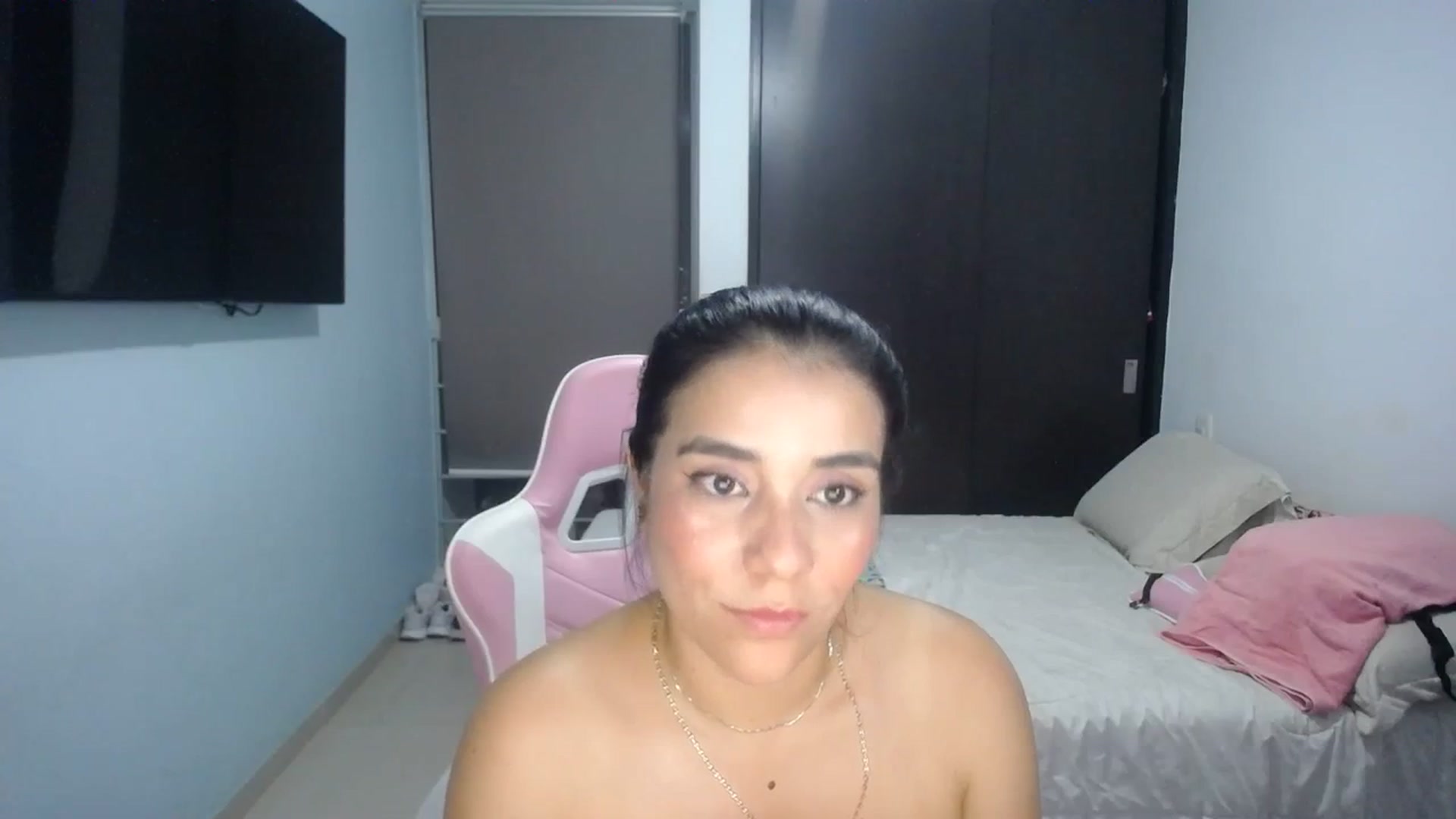 Gallery image thumbnail from InnocentJen's myfreecams stream on, 01/17/2024, 24:23 image 8 of 20