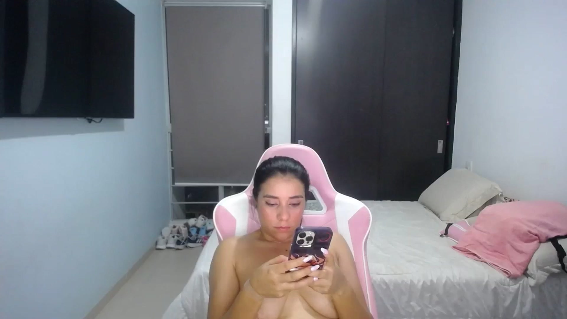Gallery image thumbnail from InnocentJen's myfreecams stream on, 01/17/2024, 24:23 image 13 of 20