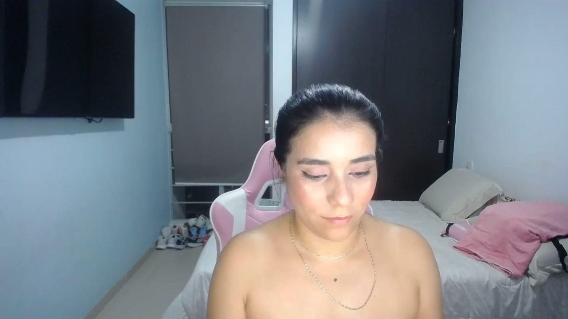 Gallery image thumbnail from InnocentJen's myfreecams stream on, 01/17/2024, 24:23 image 15 of 20