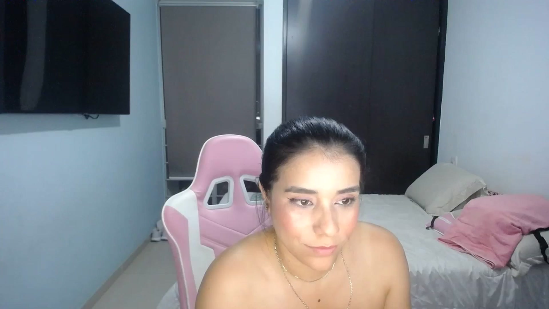 Gallery image thumbnail from InnocentJen's myfreecams stream on, 01/17/2024, 24:23 image 11 of 20