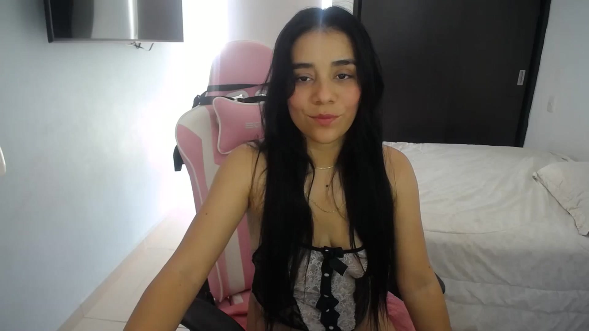Gallery image thumbnail from InnocentJen's myfreecams stream on, 01/20/2024, 16:20 image 4 of 20