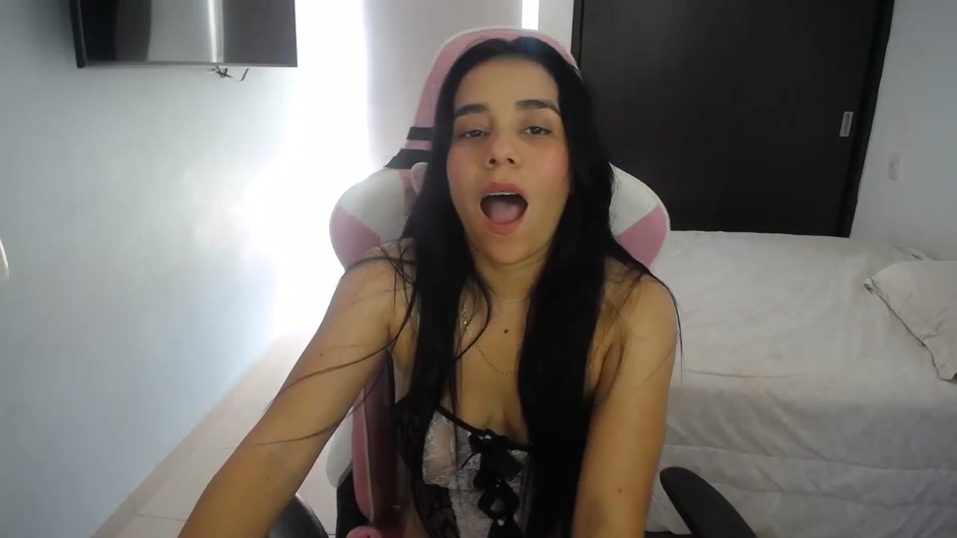 Gallery image thumbnail from InnocentJen's myfreecams stream on, 01/20/2024, 16:20 image 14 of 20