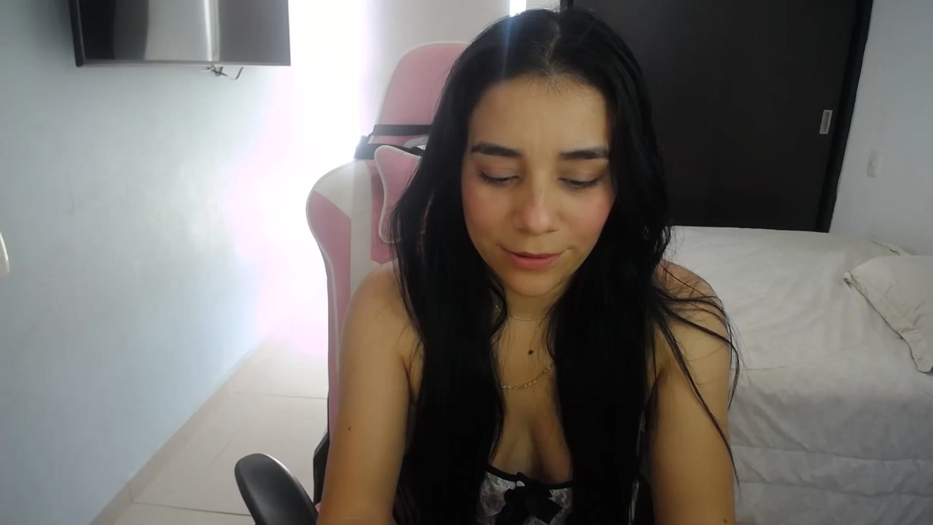 Gallery image thumbnail from InnocentJen's myfreecams stream on, 01/20/2024, 16:20 image 2 of 20