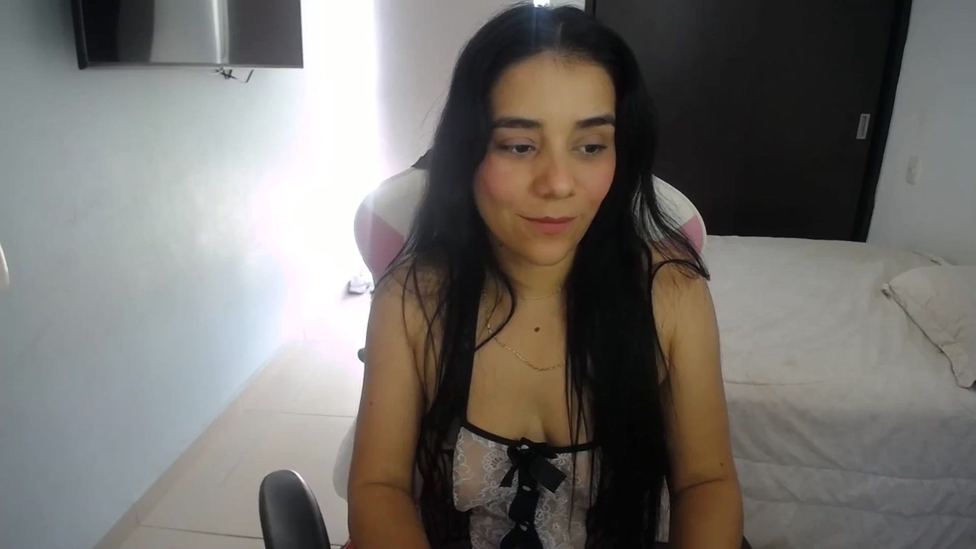 Gallery image thumbnail from InnocentJen's myfreecams stream on, 01/20/2024, 16:20 image 13 of 20