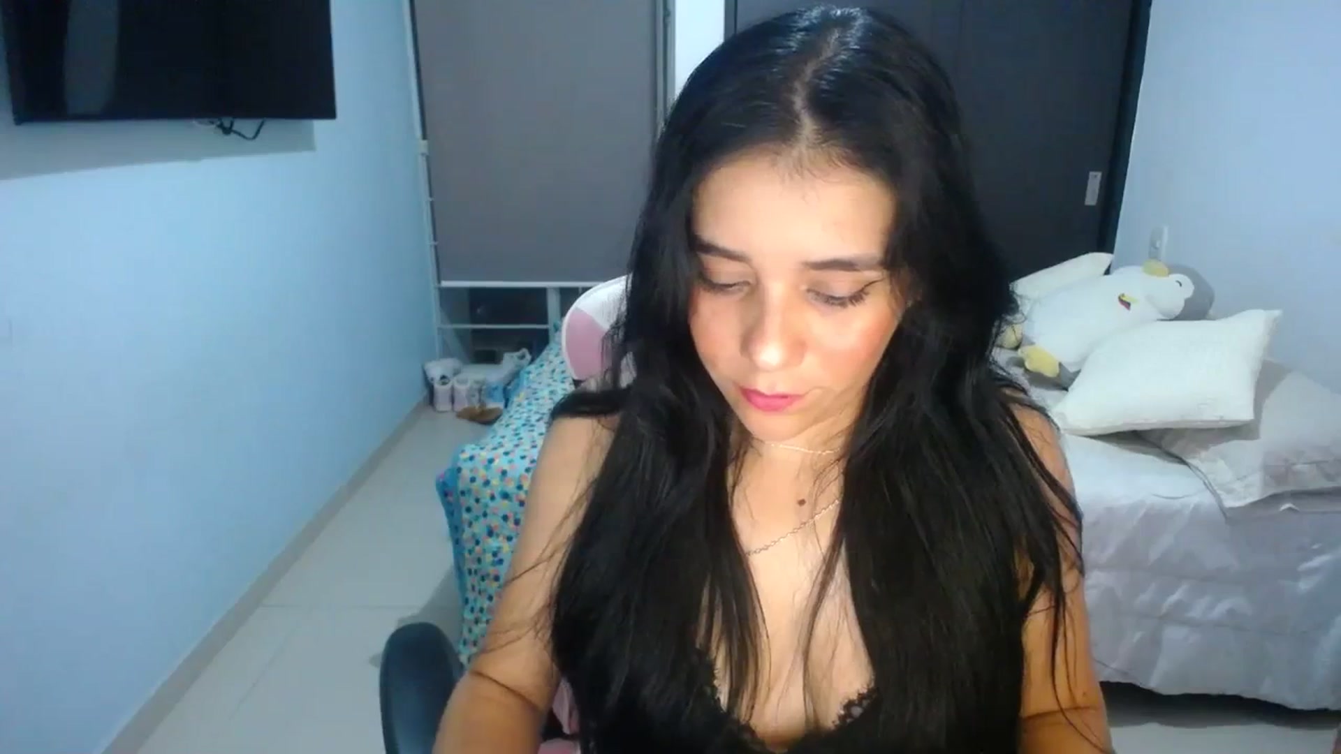 Gallery image thumbnail from InnocentJen's myfreecams stream on, 01/24/2024, 01:44 image 15 of 20
