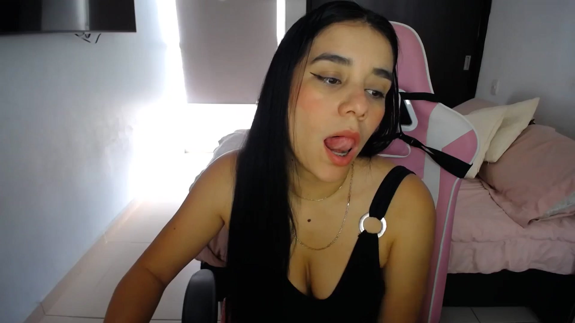 Gallery image thumbnail from InnocentJen's myfreecams stream on, 02/26/2024, 14:12 image 14 of 20