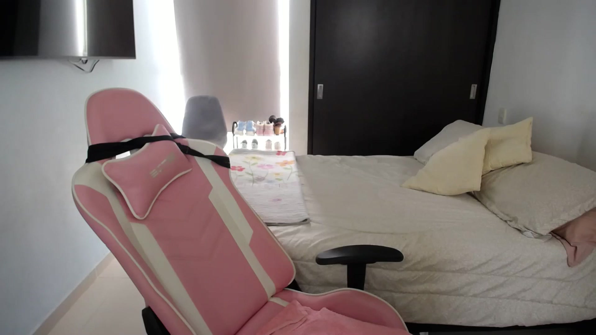 Gallery image thumbnail from InnocentJen's myfreecams stream on, 03/03/2024, 17:01 image 10 of 20