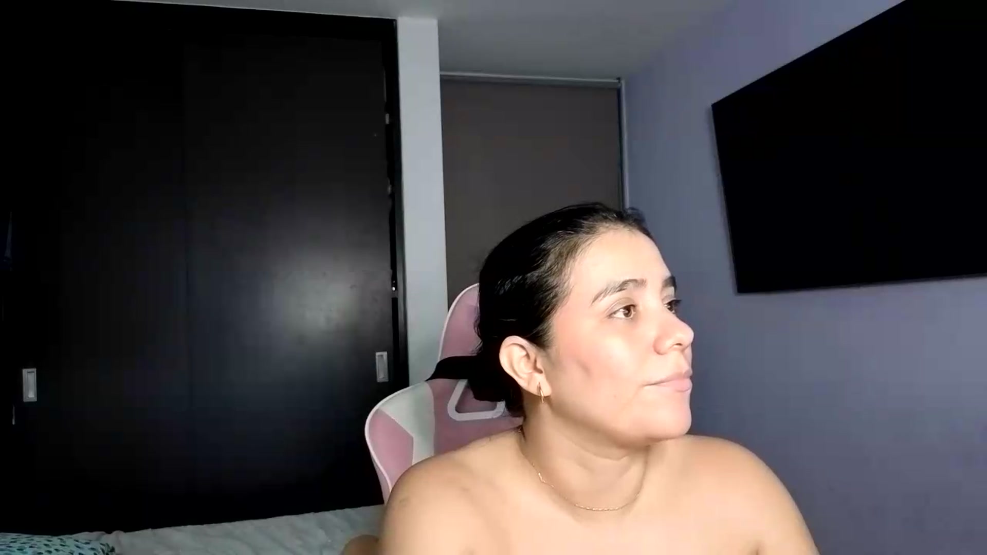 Gallery image thumbnail from InnocentJen's myfreecams stream on, 08/18/2026, 10:12 image 18 of 20