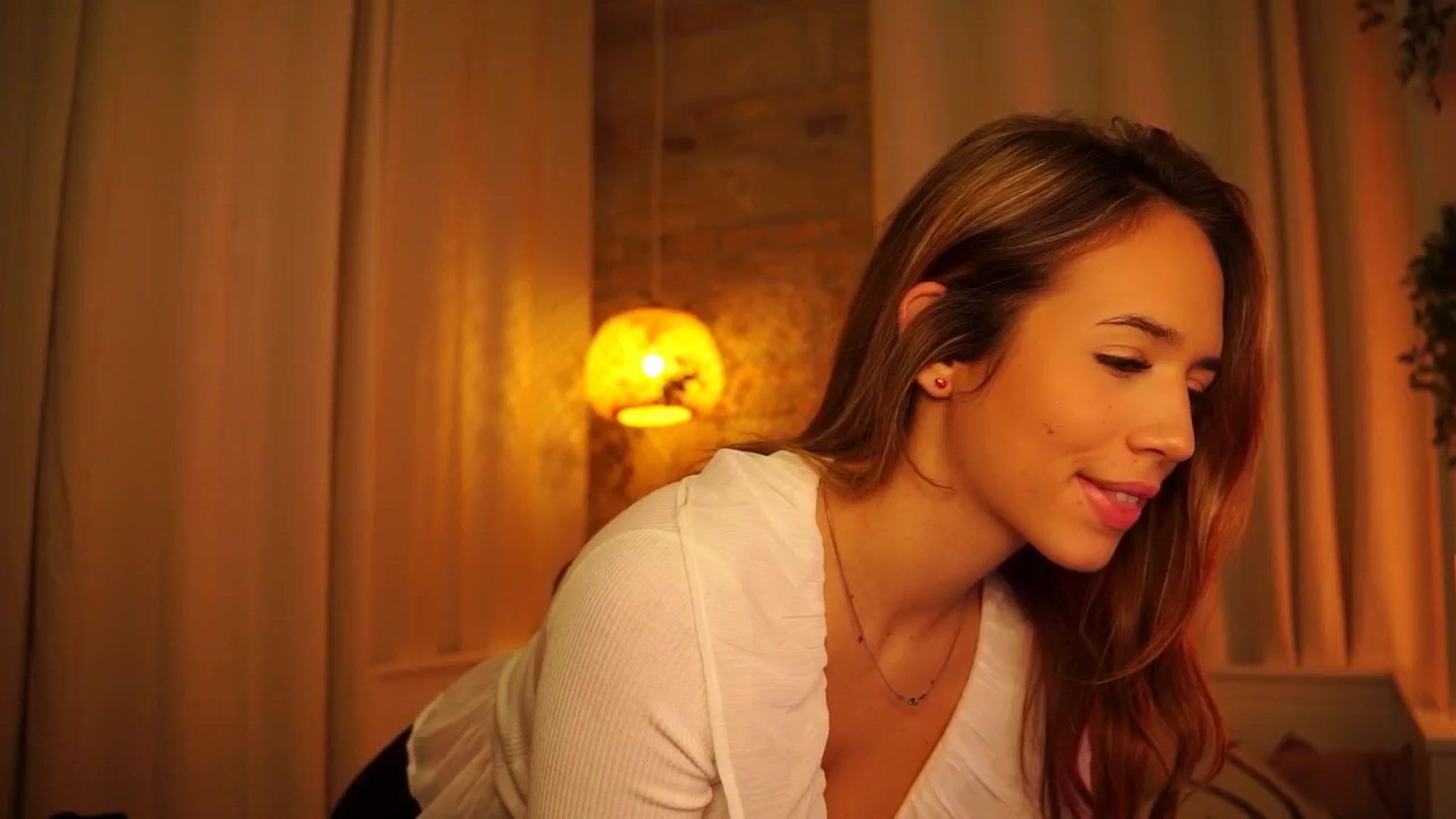 Gallery image thumbnail from Innocent_Fox's myfreecams stream on, 10/09/2024, 12:54 image 6 of 20