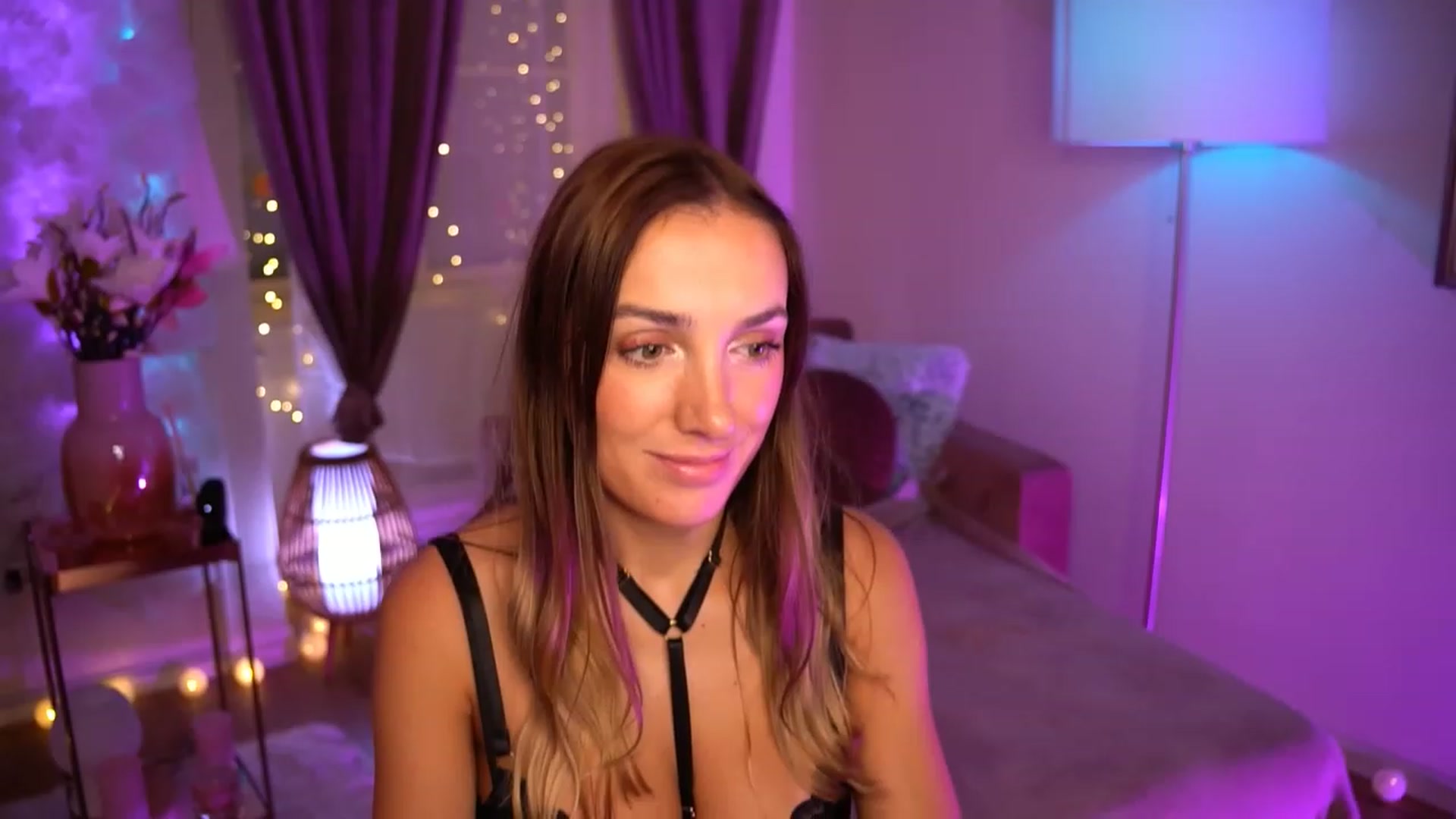 Gallery image thumbnail from Innocent_Lea's myfreecams stream on, 10/13/2023, 19:39 image 16 of 20