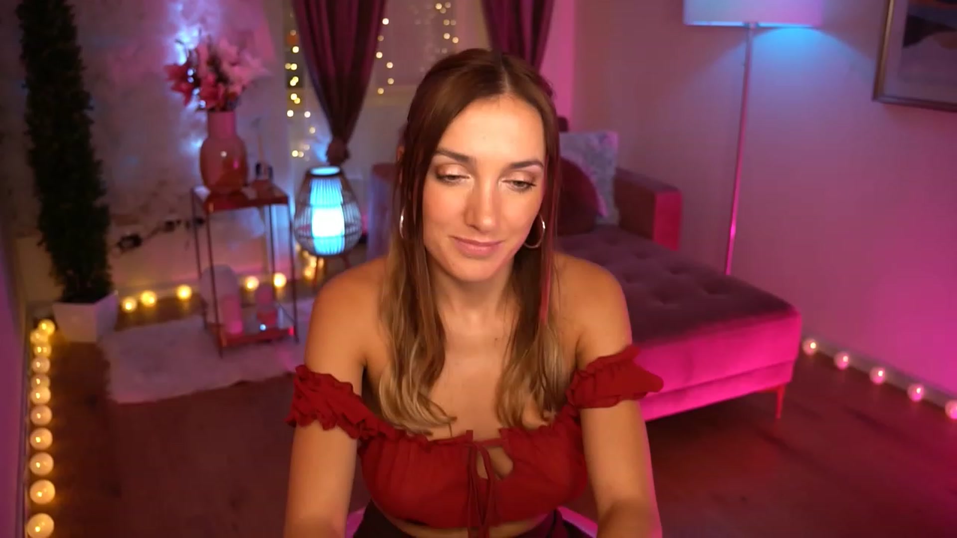 Gallery image thumbnail from Innocent_Lea's myfreecams stream on, 10/15/2023, 18:02 image 12 of 20