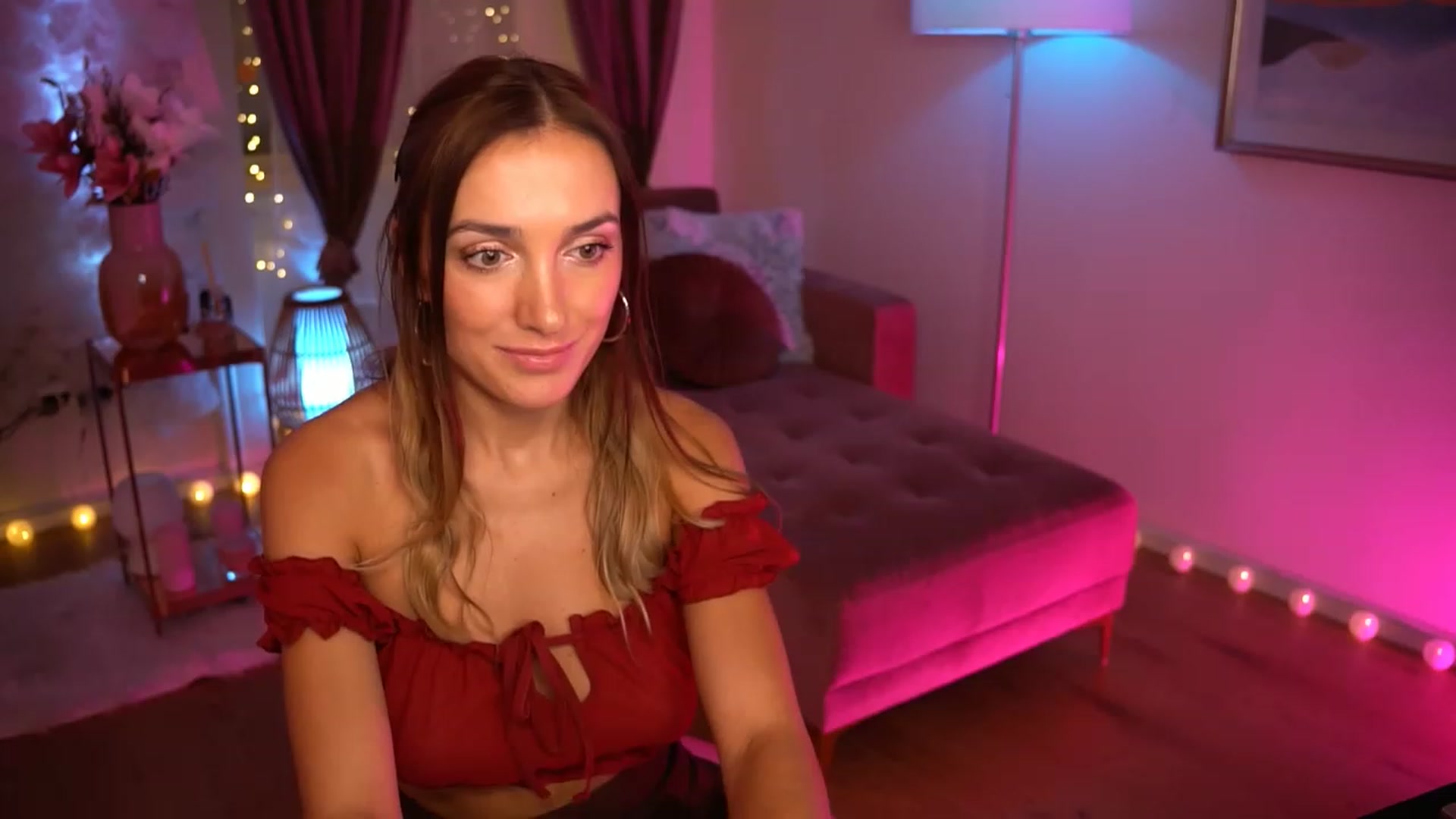 Gallery image thumbnail from Innocent_Lea's myfreecams stream on, 10/15/2023, 20:07 image 11 of 20