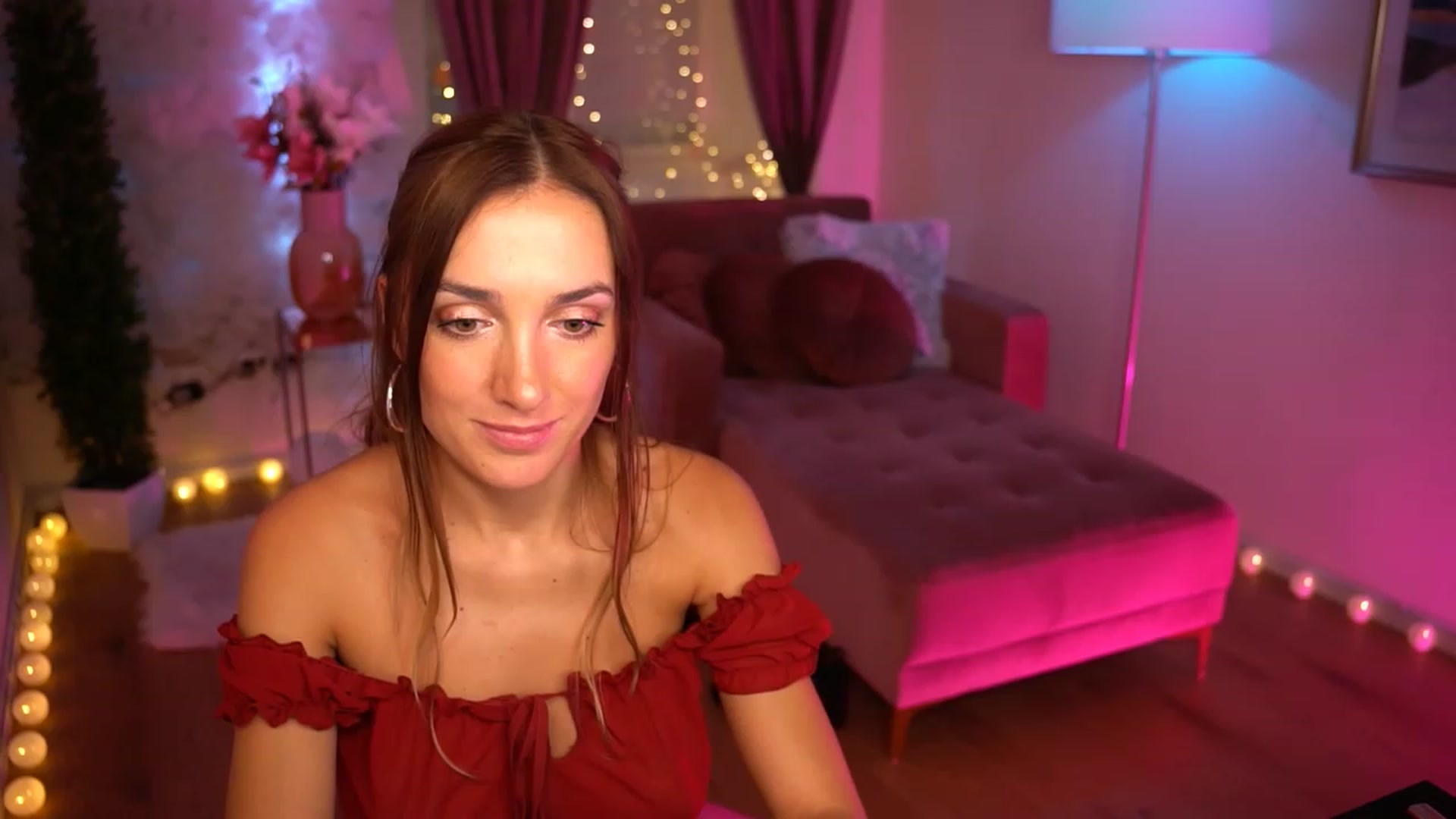 Gallery image thumbnail from Innocent_Lea's myfreecams stream on, 10/15/2023, 20:07 image 1 of 20