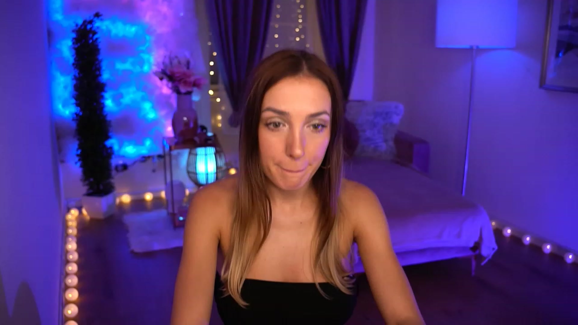 Gallery image thumbnail from Innocent_Lea's myfreecams stream on, 11/05/2023, 19:34 image 4 of 20