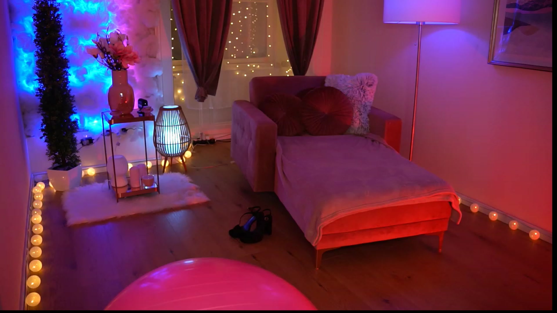 Gallery image thumbnail from Innocent_Lea's myfreecams stream on, 11/22/2023, 23:05 image 2 of 20