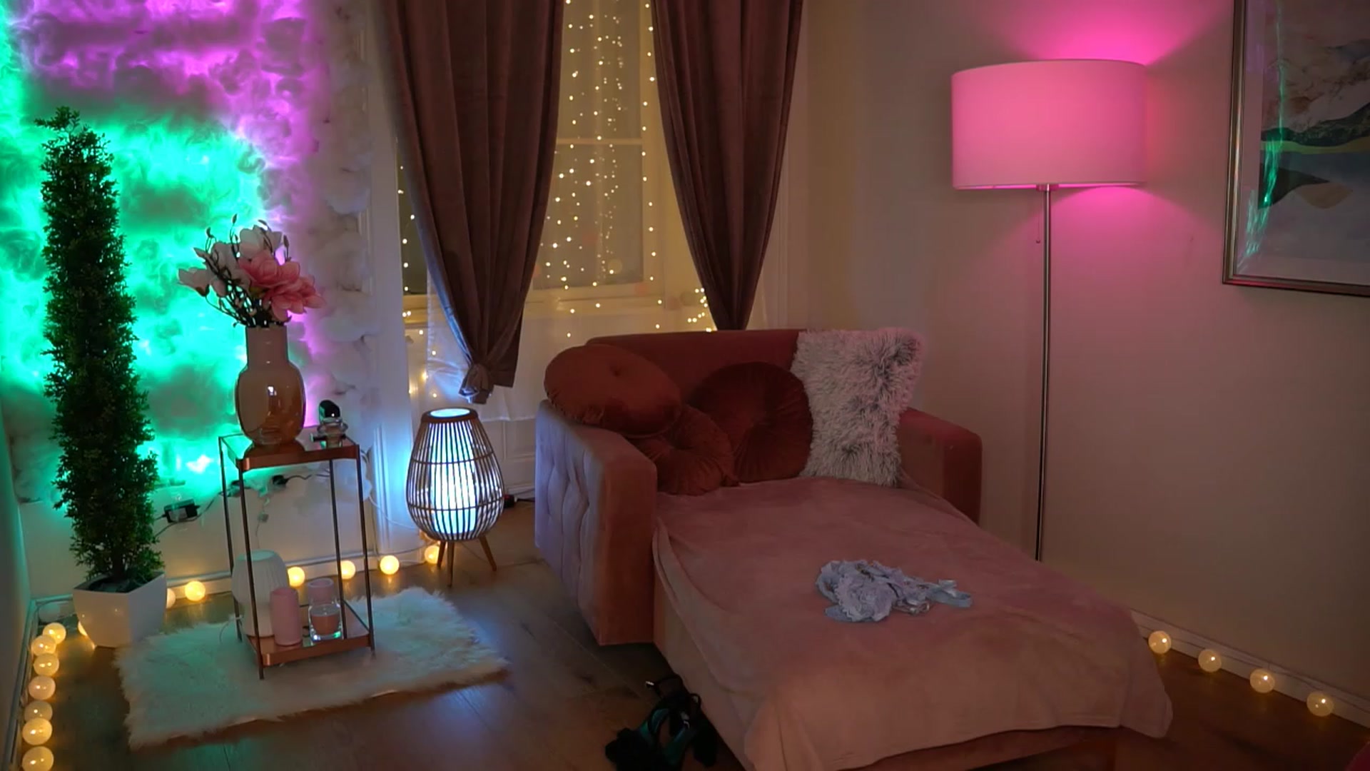Gallery image thumbnail from Innocent_Lea's myfreecams stream on, 11/26/2023, 21:28 image 19 of 20