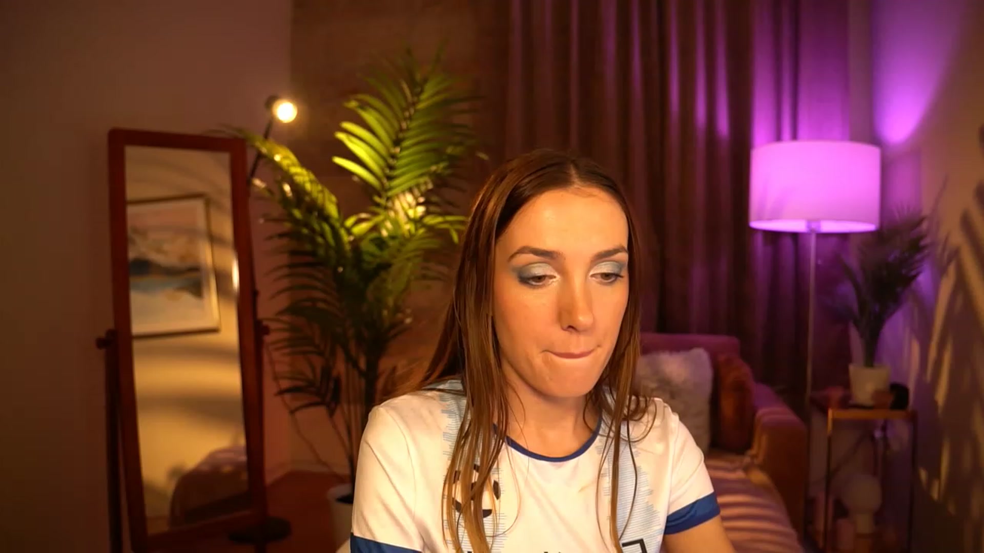 Gallery image thumbnail from Innocent_Lea's myfreecams stream on, 03/17/2024, 21:02 image 16 of 20