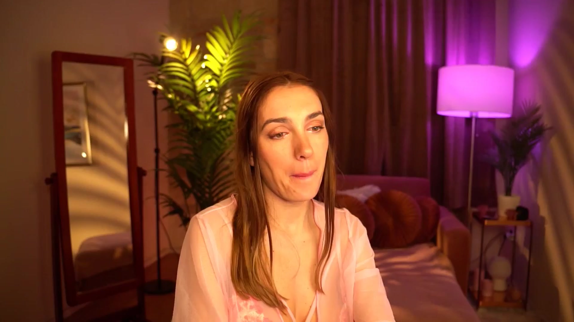 Gallery image thumbnail from Innocent_Lea's myfreecams stream on, 04/02/2024, 19:40 image 15 of 20